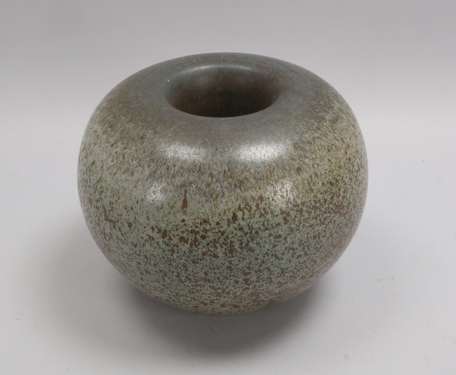 Wiewinner, Antje, Künstler-Keramikvase, doppelwand. Kugelvase, mit Signet