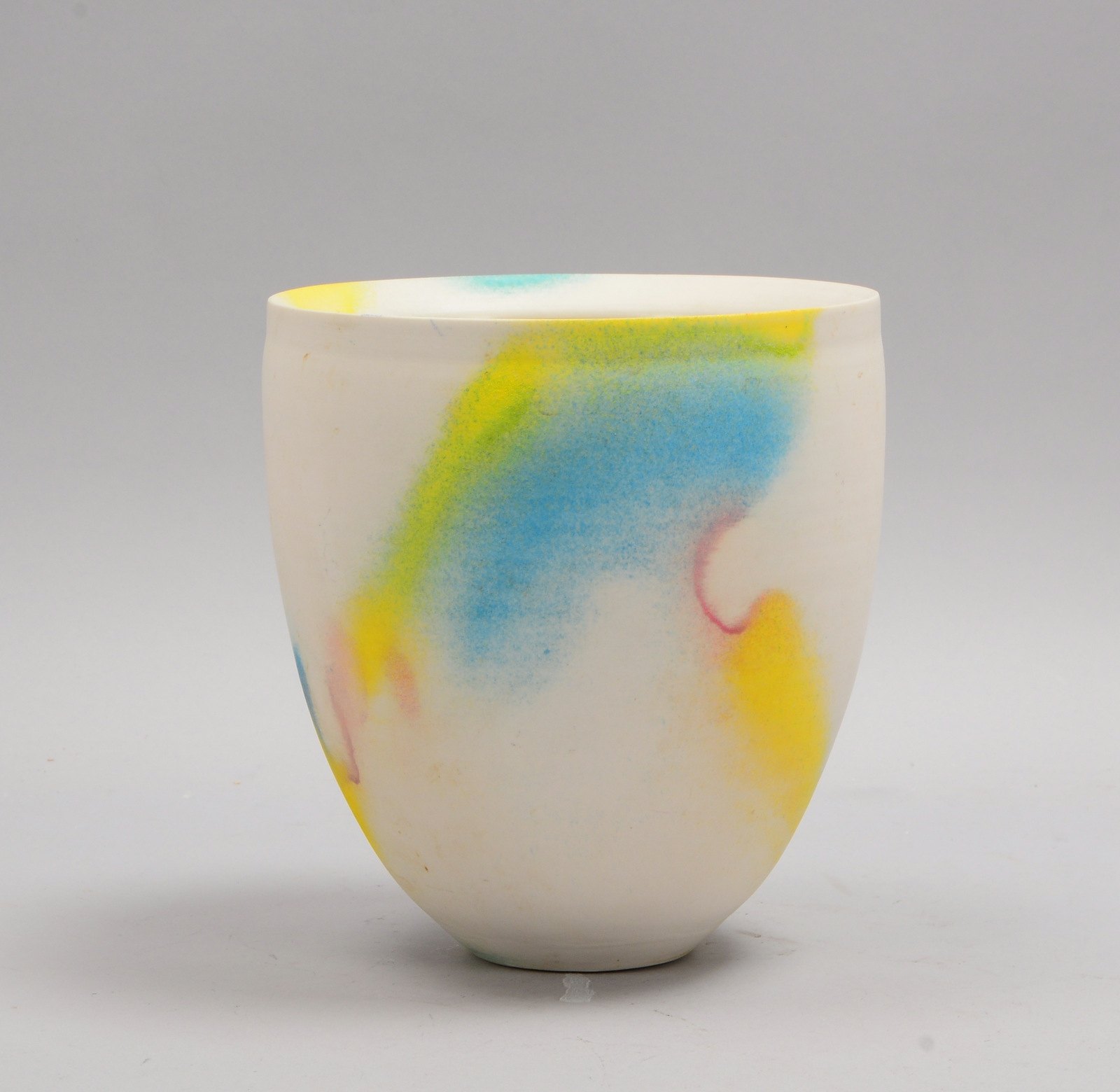 Alber, Frauke, Künstler-Keramikvase, mit Künstlersignet; Höhe 20 cm, Ø 18 cm