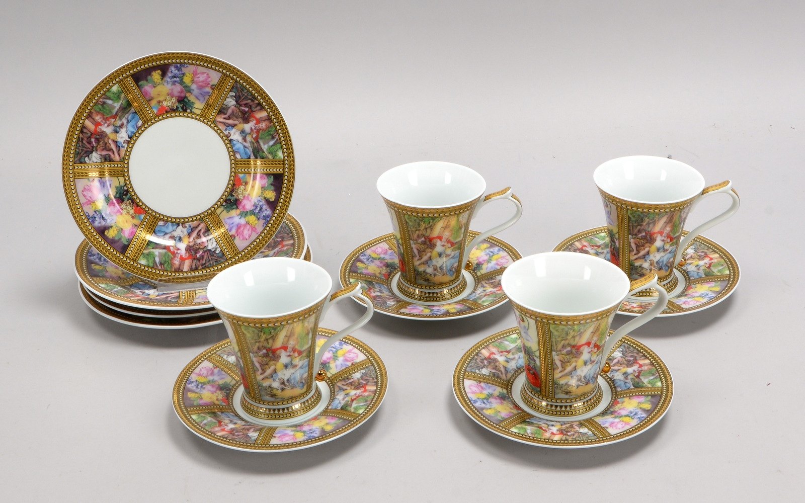 Limoges/Frankreich, 4x Kaffeegedecke (Blumendekor und 'Galante Szenen')
