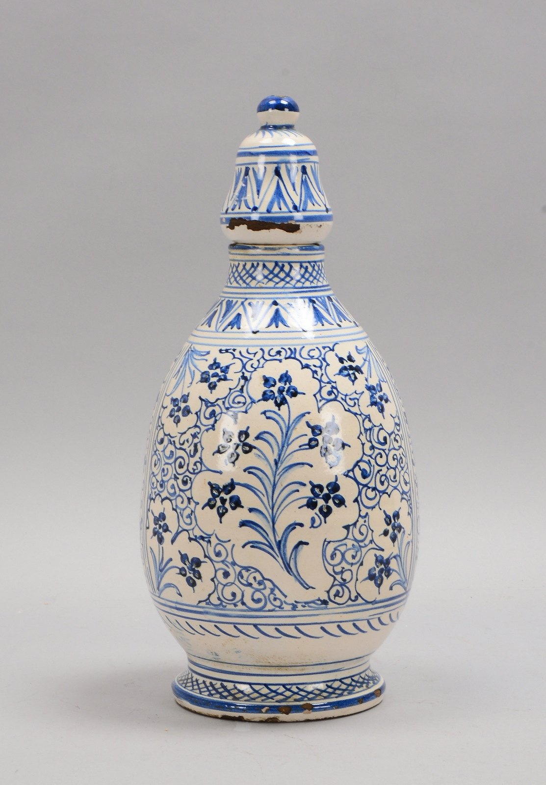 Deckelvase, Keramik; Höhe 34,5 cm (mit Gebrauchsspuren)