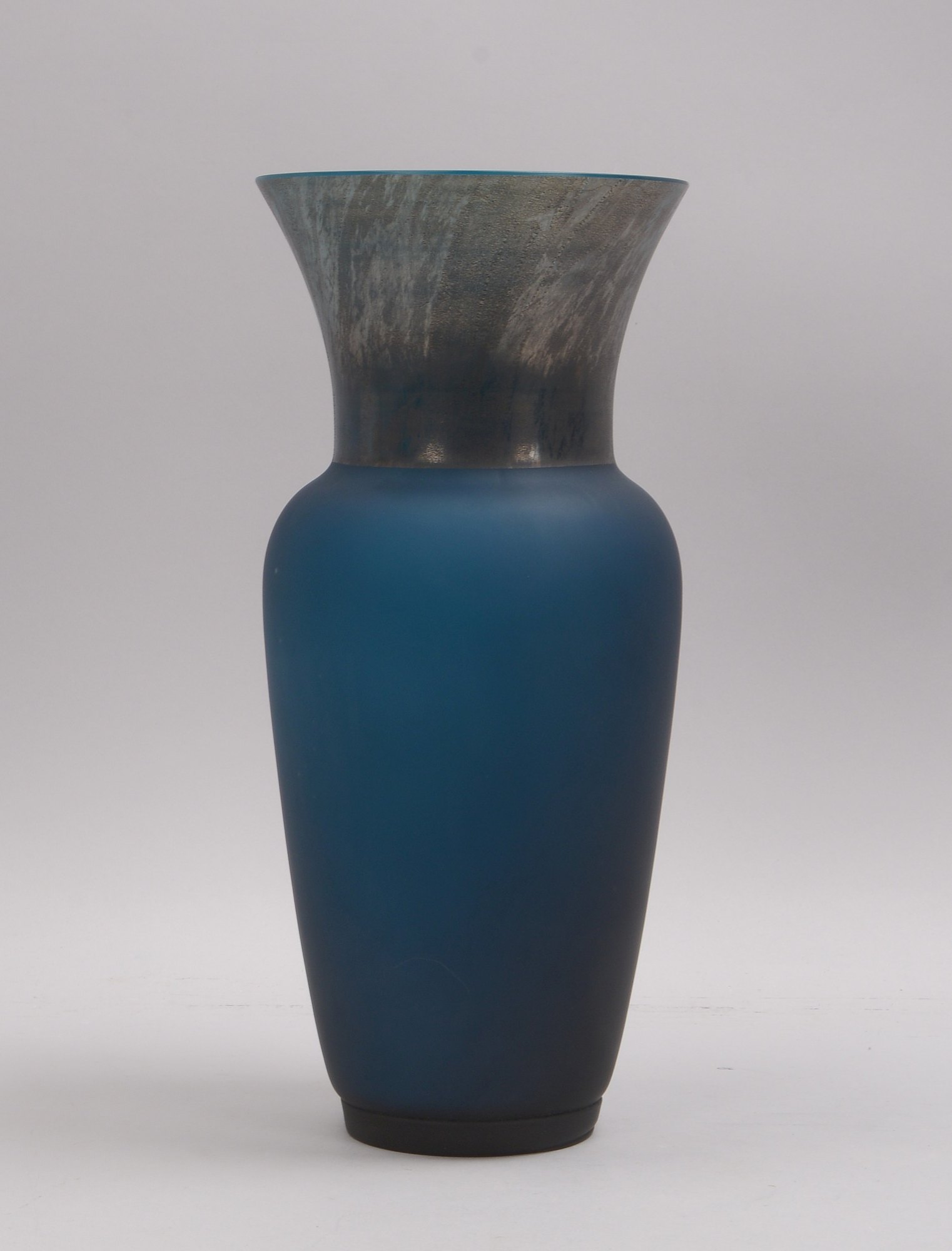 Venini, Designer-Glasvase, 'Opalino', Modellnr. '70623', Auflage-Nr. '27/199' (2013), signiert