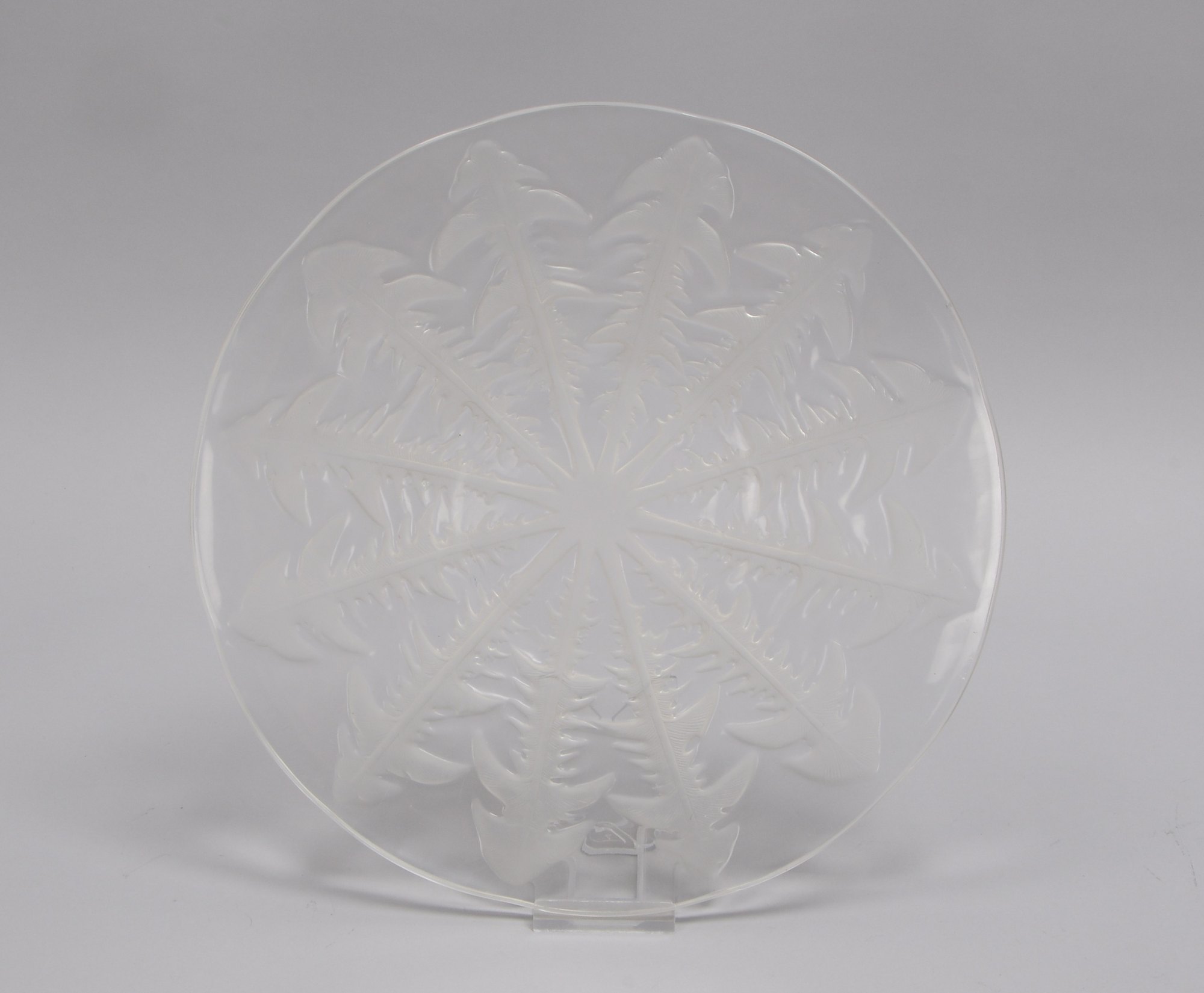 Lalique/Frankreich, Glasteller, mit Eisblumenmotiv, gemarkt; Durchmesser Ø 31,5 cm