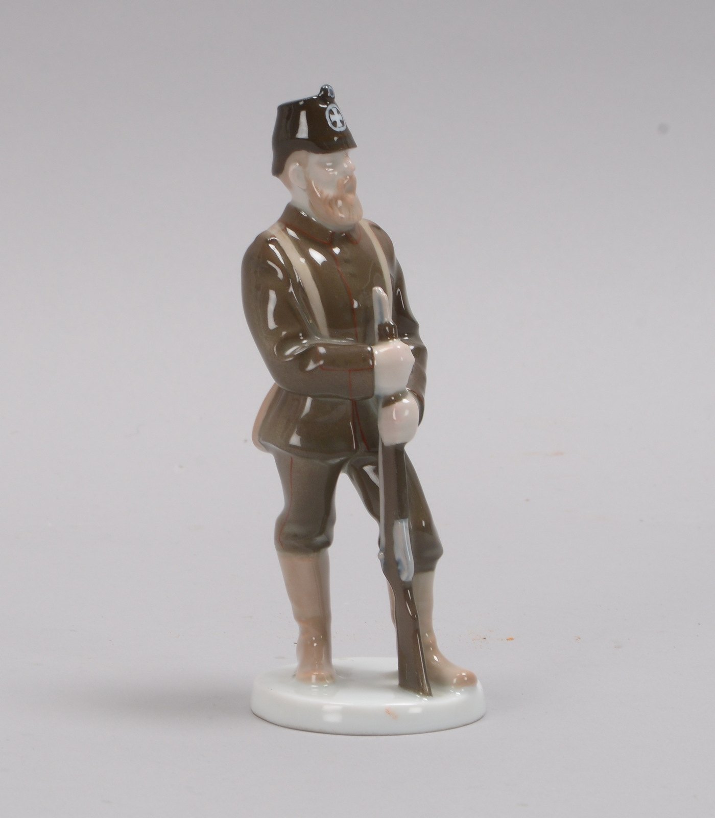 Rosenthal, Porzellanfigur, 'Soldat mit Gewehr', Modellnr. 'K399', höhe 15 cm
