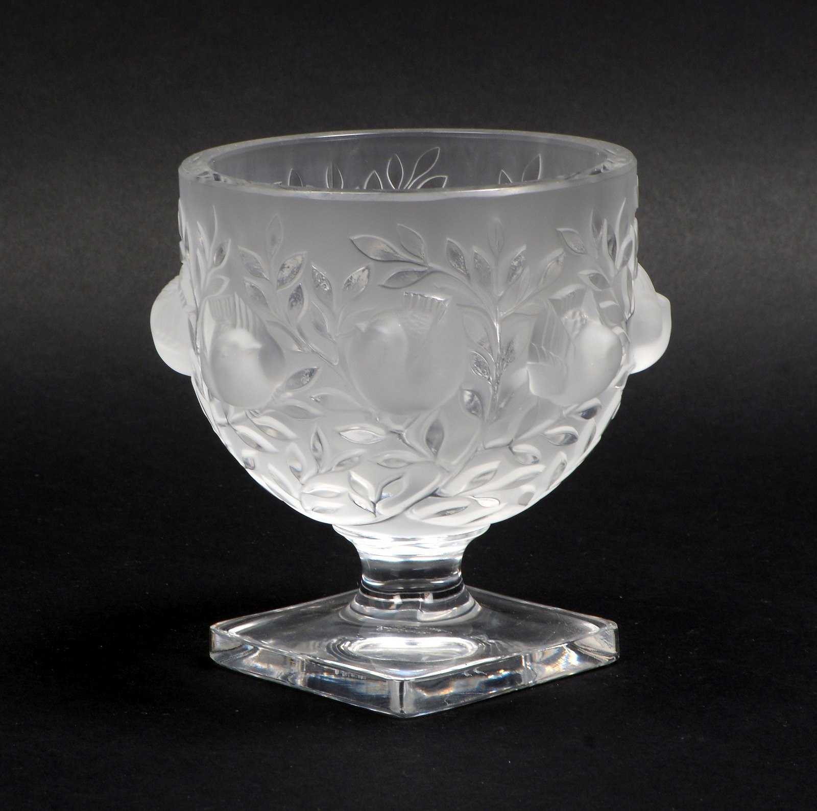 Lalique/Frankreich, Fußschale, geschliffenes/geätztes Glas, signiert