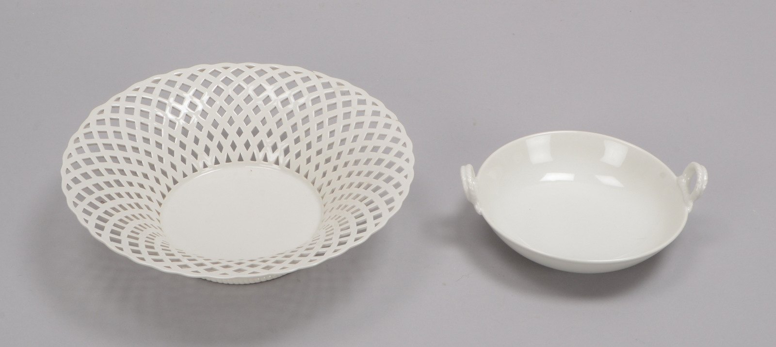 KMP (Zeptermarke), 2 Porzellanteile: Schale und kl. Henkelschälchen