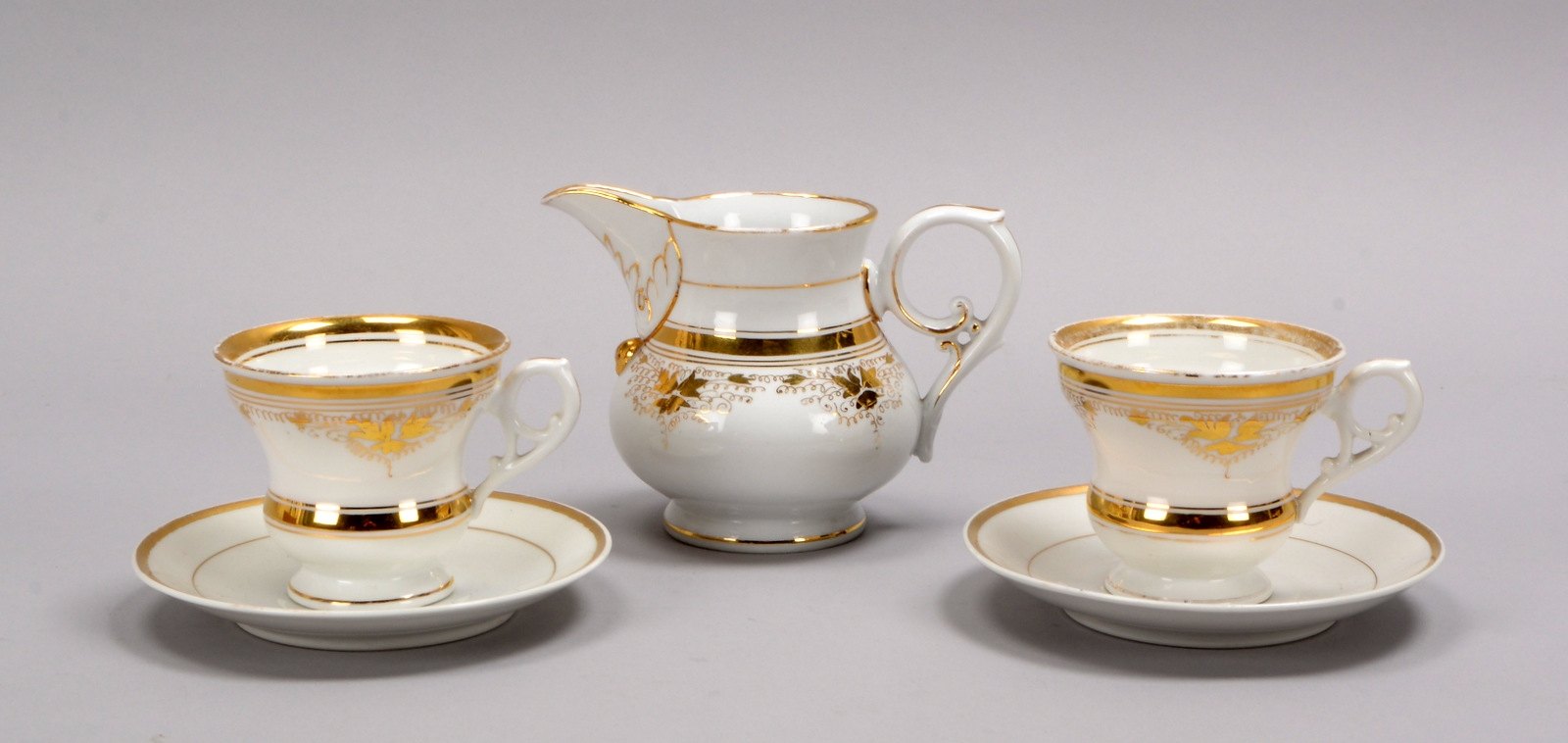 Tête-à-tête (19. Jh.), 3-teilig, Blattdekor in Gold: kl. Kännchen, 2x Tassen/UT