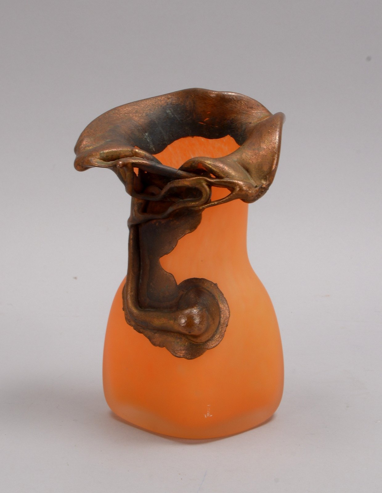 Künstler-Glasvase (Jugendstil), orangef., Hals/Mündung mit breiter Metallmontur