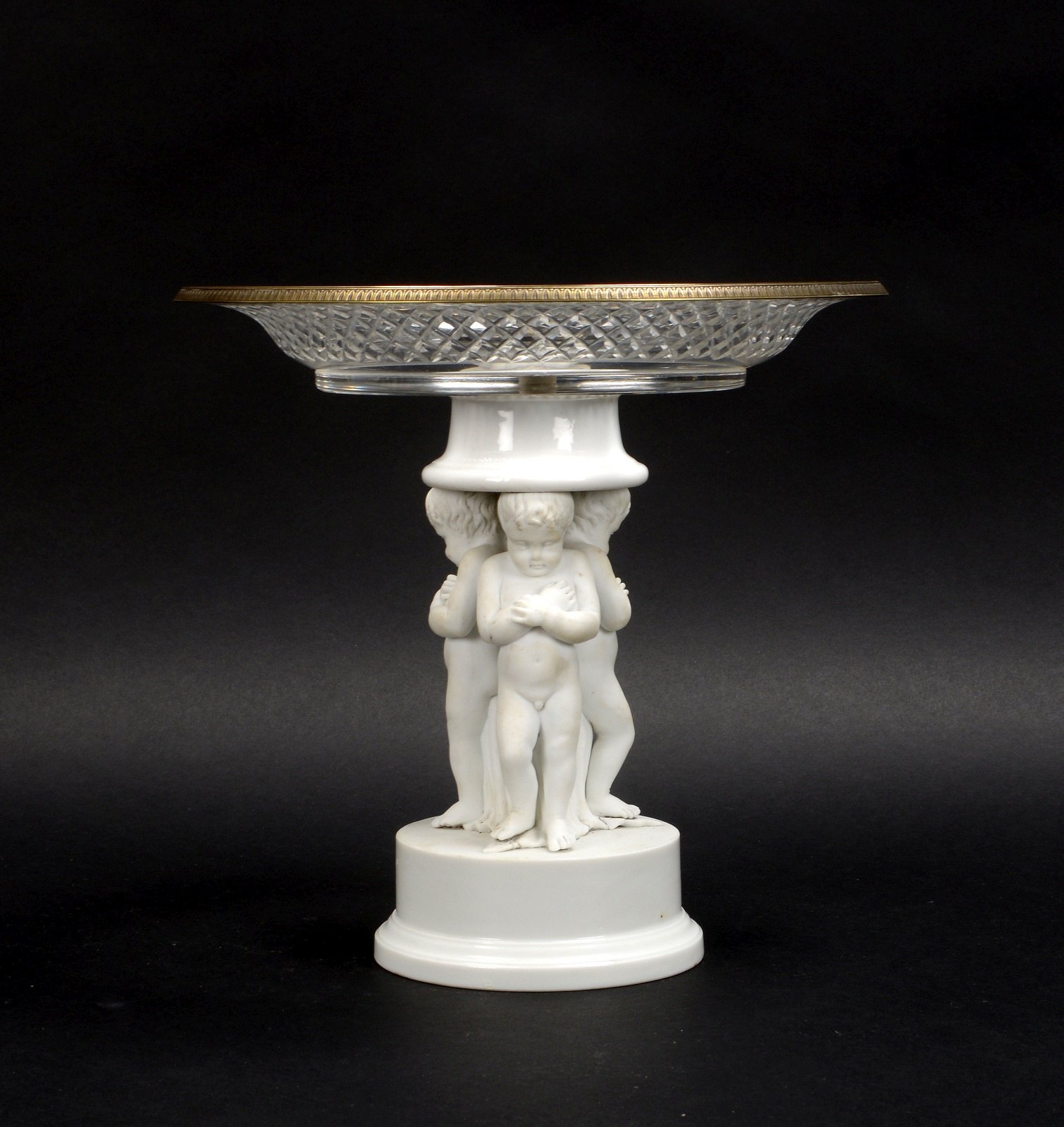 Anbietschale, geschliffenes Glas mit versilb. Montur, auf figürl. Porzellanstand