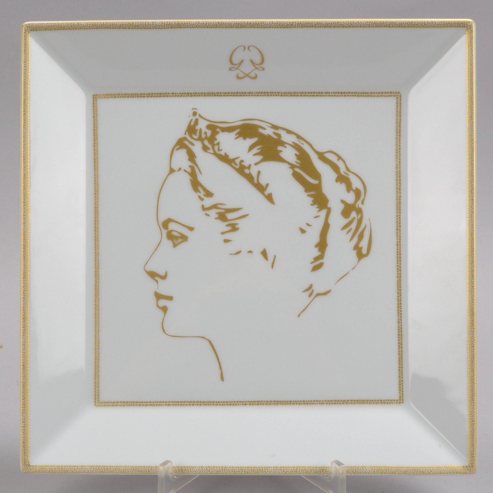 Manufacture de Monaco, Porzellanteller, quadratische Form, im Spiegel gedrucktes Motiv, 'Prinzessin