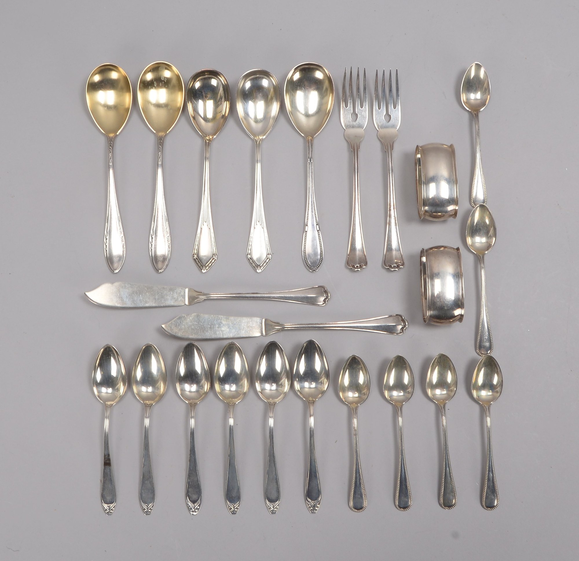 Tafelsilber-Konvolut, unterschiedl. Teile/Silbergehalte: Fischbesteck, Kaffeelöffel, u.a.