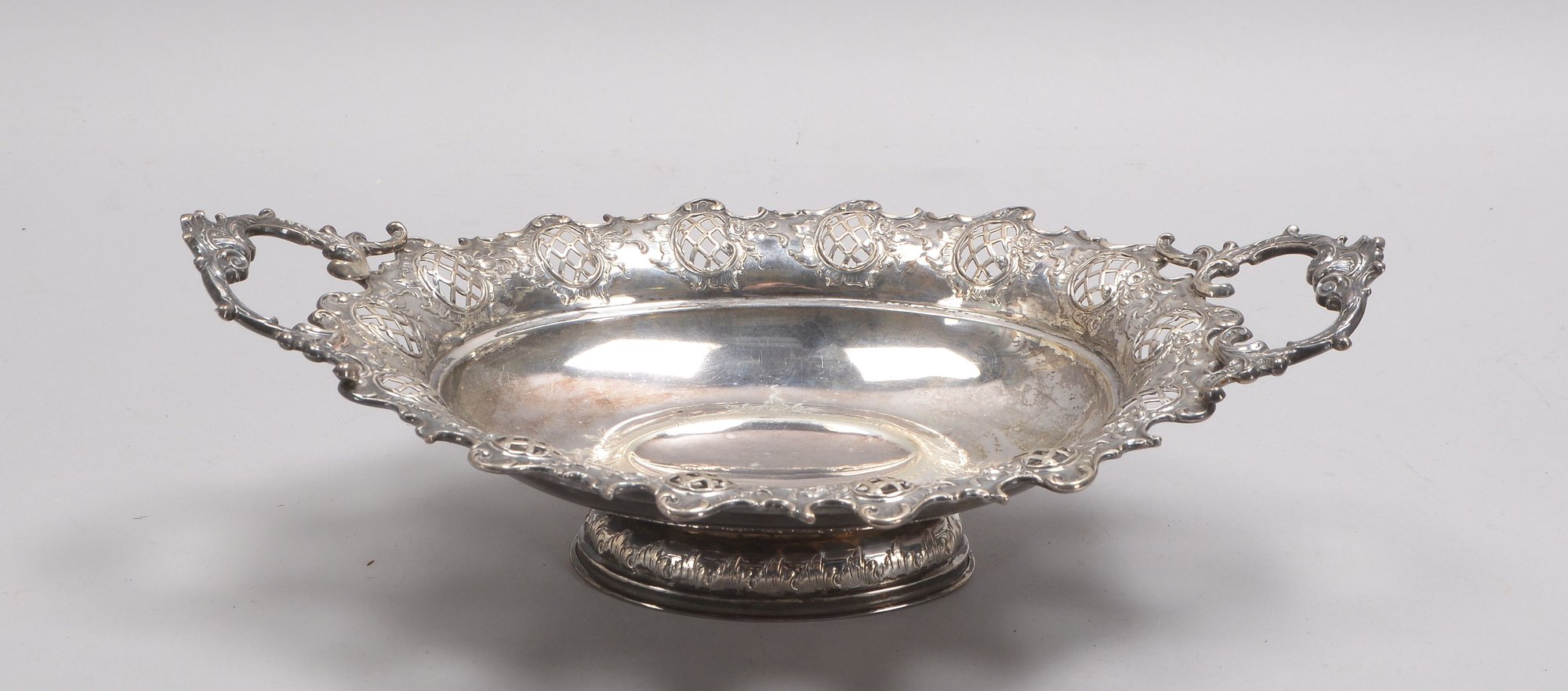Wilhelm Binder/Schwäb. Gmünd, Henkelschale, 800 Silber, ovale Form