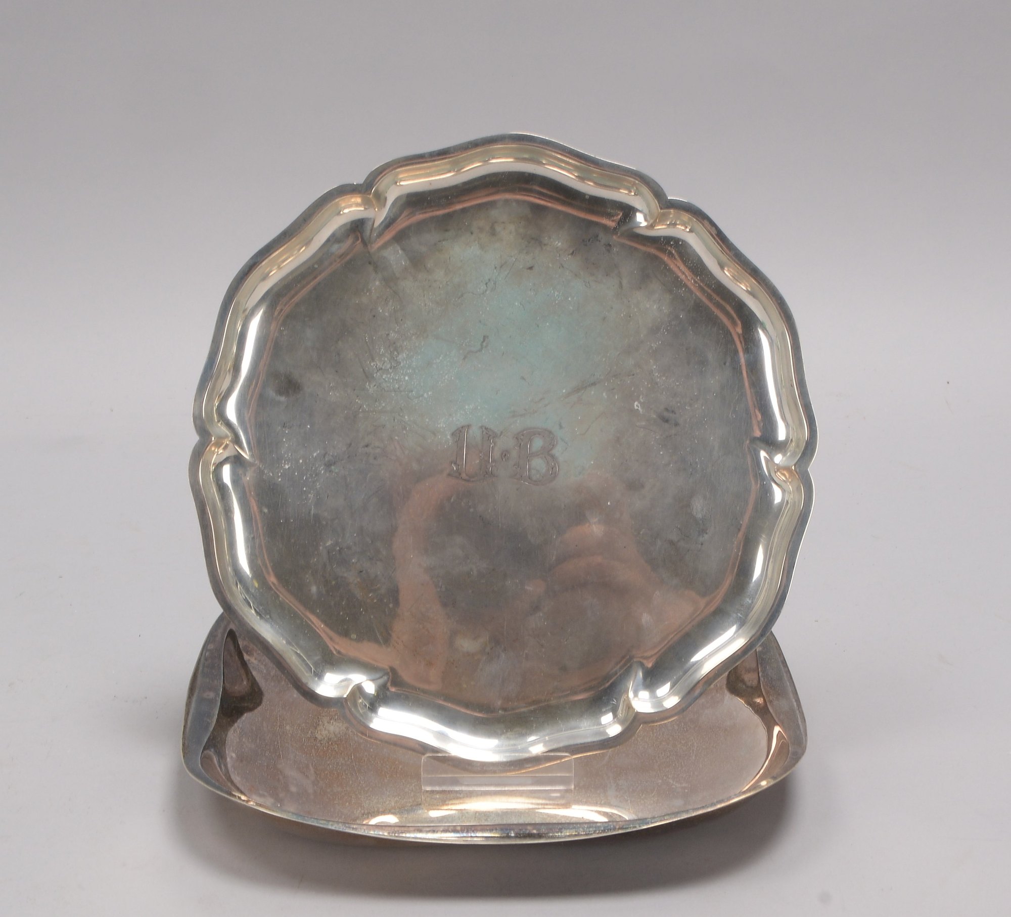 Wilkens, 2 Servierteile: Tablett, 830 Silber, und Schale, 835 Silber; Gewicht 572 g