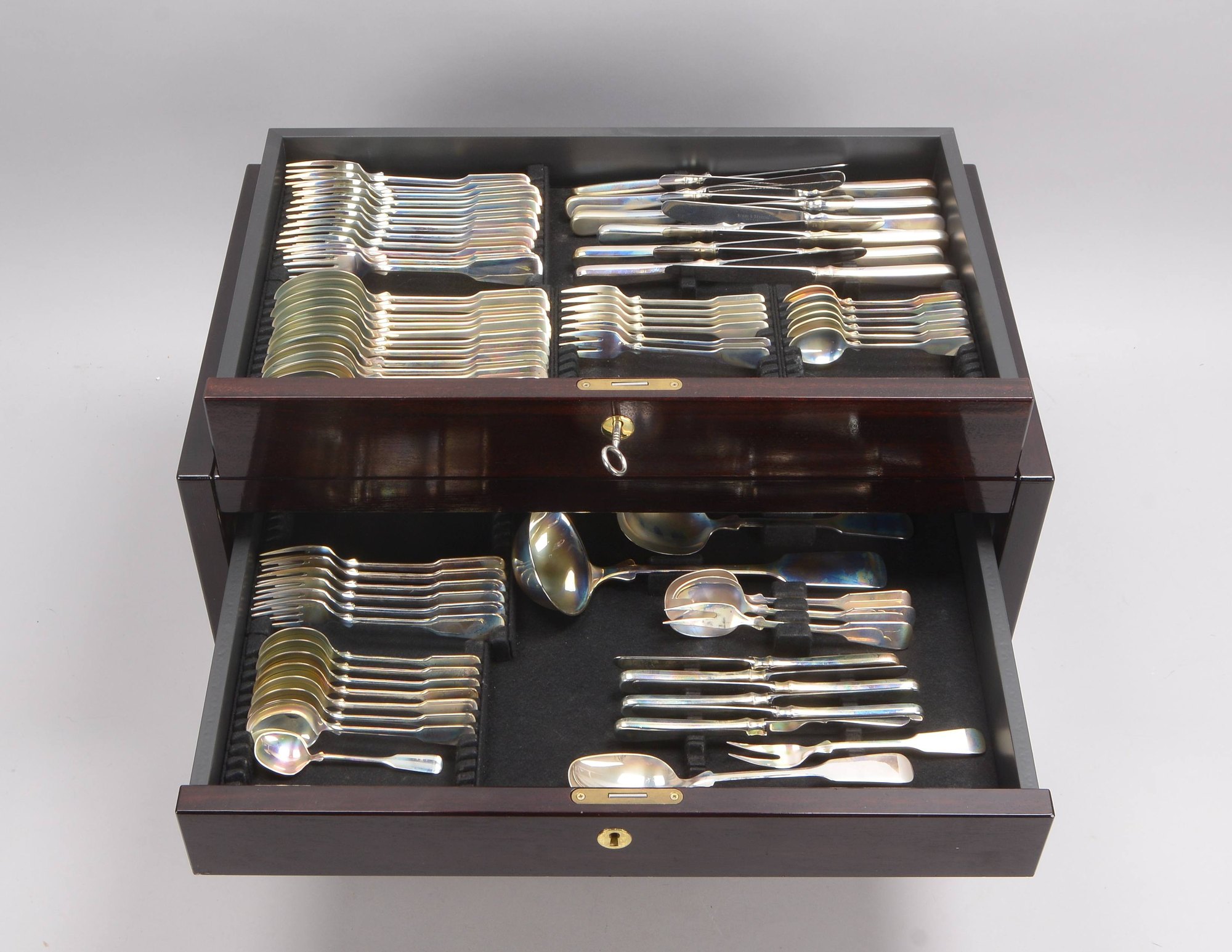 Robbe & Berking, Tafelbesteck, 150 Silberauflage, mit Spatenmuster, div. Teile