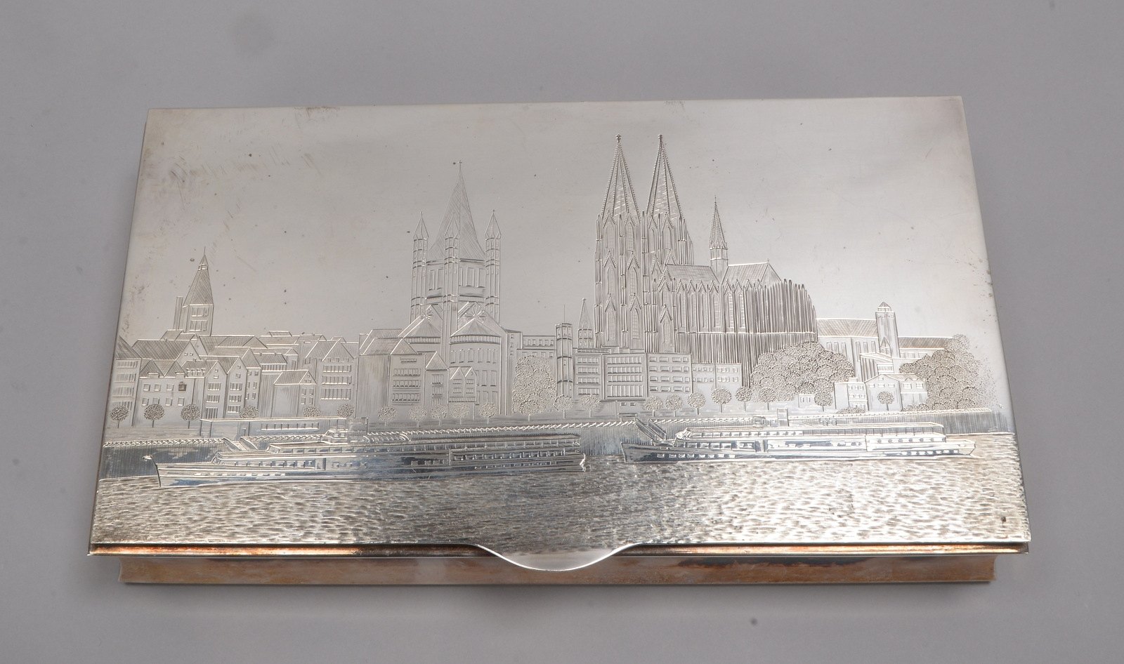 Deckeldose, 925 Sterlingsilber, im Deckel mit Städteansicht 'Köln', innen mit Holz ausgekleidet; H
