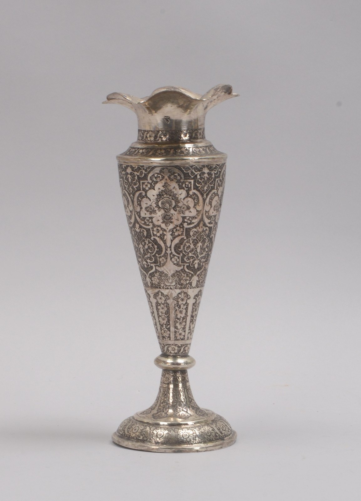 Tischvase, Silber (punziert '84' - Zolotnik-?); Höhe 25 cm, Gewicht 391 g