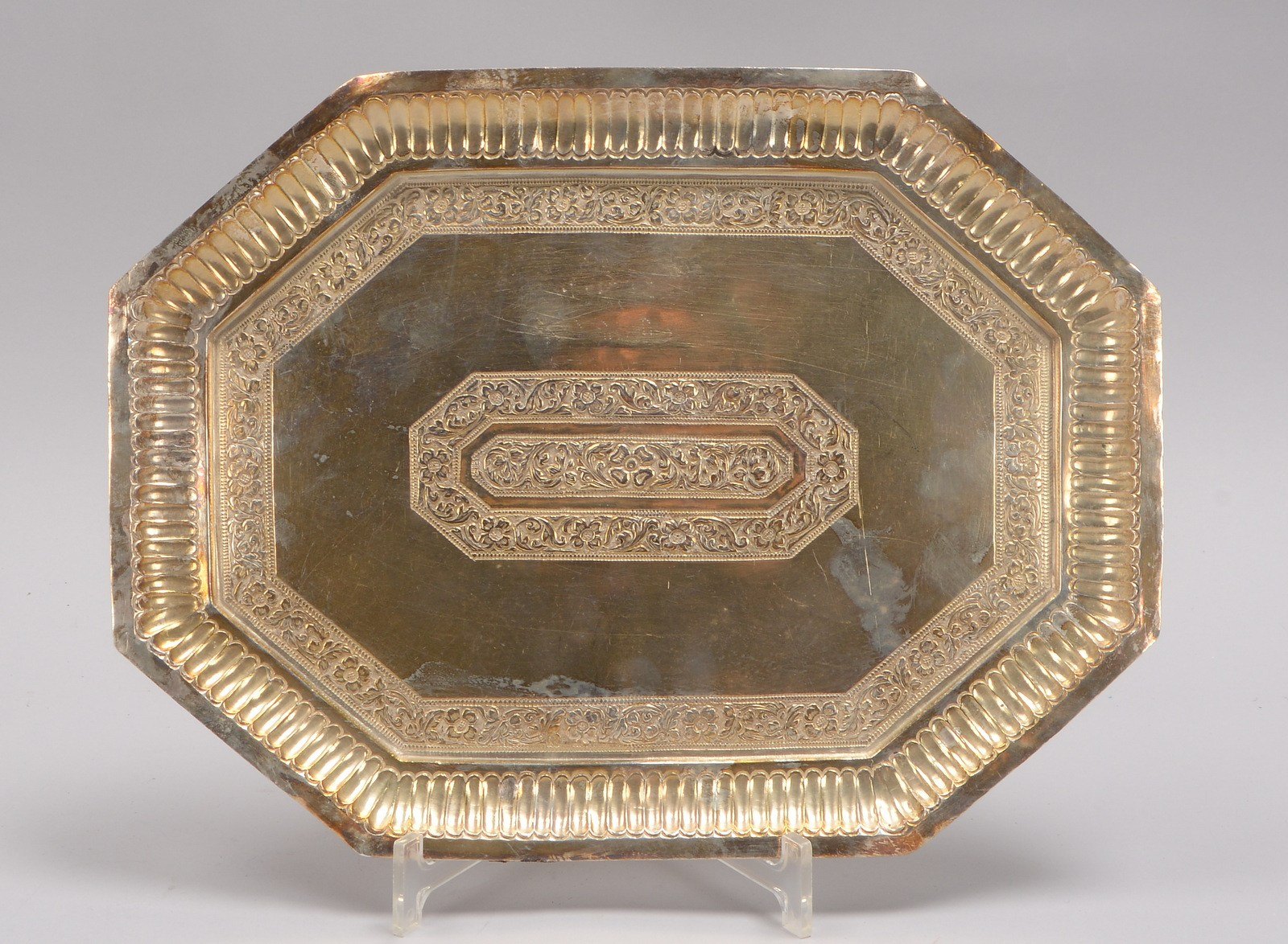 Tablett, Silber, 8-passige Form; Maße 32,5 x 24,5 cm, Gewicht 522 g