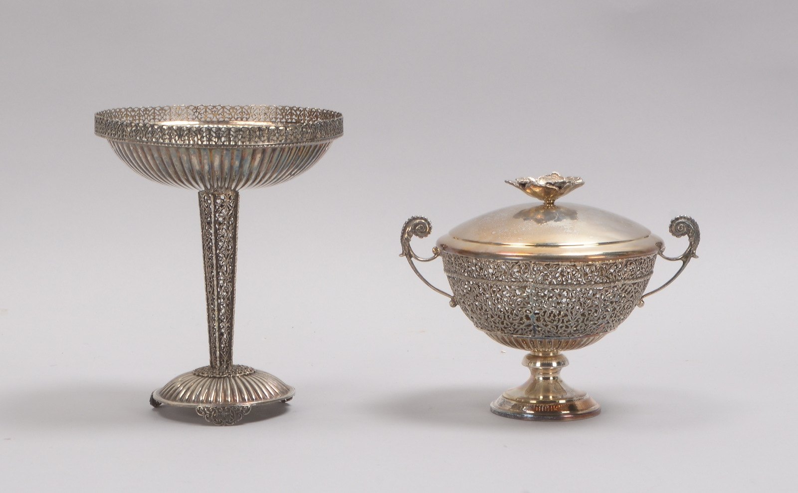 2 Silbergefäße (wohl oriental.), Durchbrucharbeiten: Tafelaufsatz/Deckelgefäß