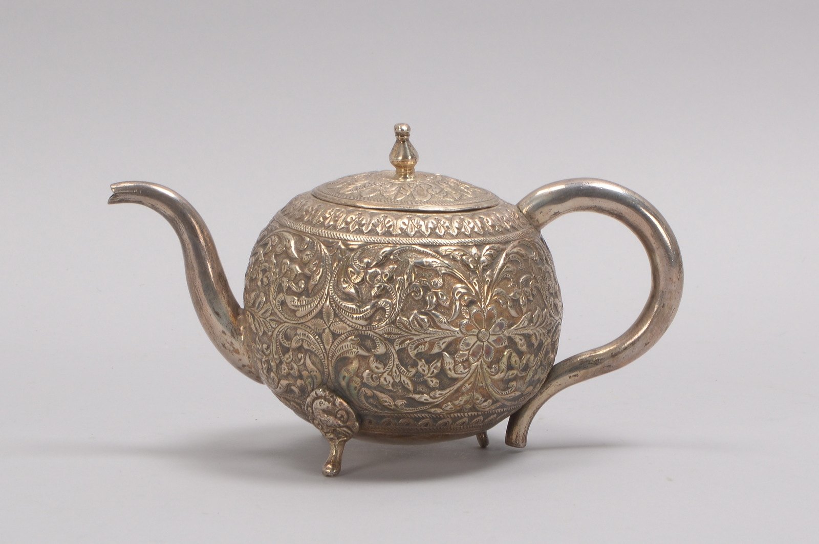 Teekanne (oriental.), Silber, feine Handarbeit; Höhe ca. 13 cm, Gewicht 508 g