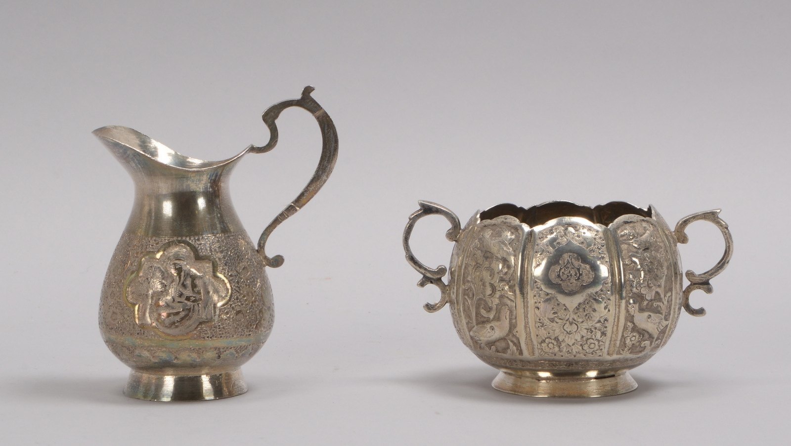 Zuckertopf und Sahnekännchen (oriental.), Silber, feine Handarbeit