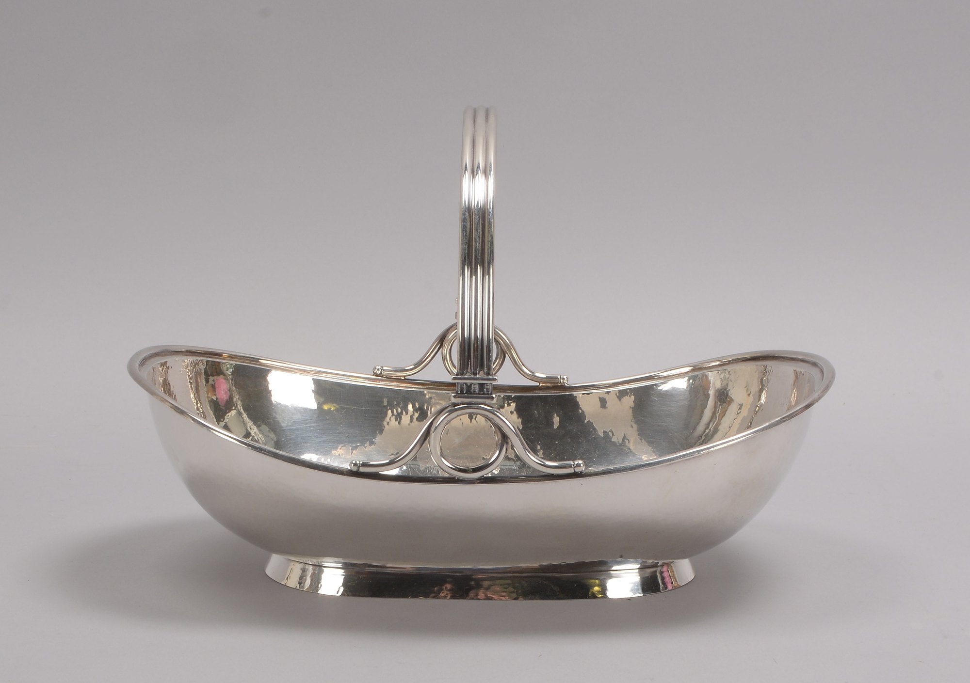 Bruckmann & Söhne/Heilbronn, Henkelschale, 835 Silber (mehrfach punziert); Maße 30 x 21,5 cm