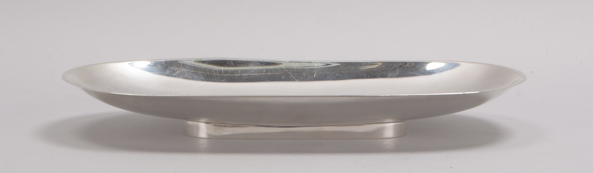 Hugo Grün/Dänemark, Schale (Mexiko), 925 Sterlingsilber; Maße 33 x 127 cm, Gewicht 475 g