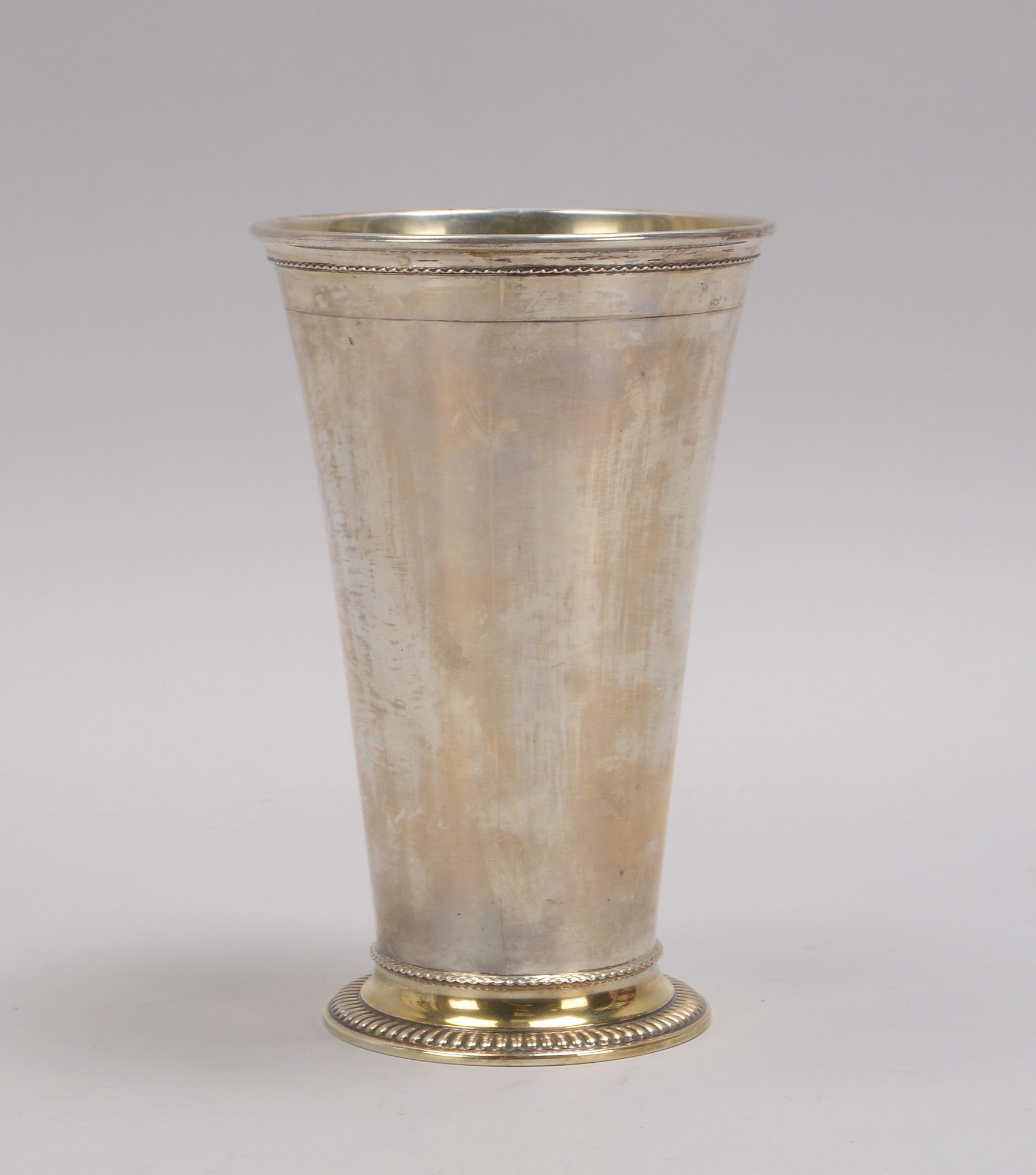 Tischvase (Schweden), 830 Silber (mehrfach punziert); Höhe 21 cm, Durchmesser ca. Ø 14 cm
