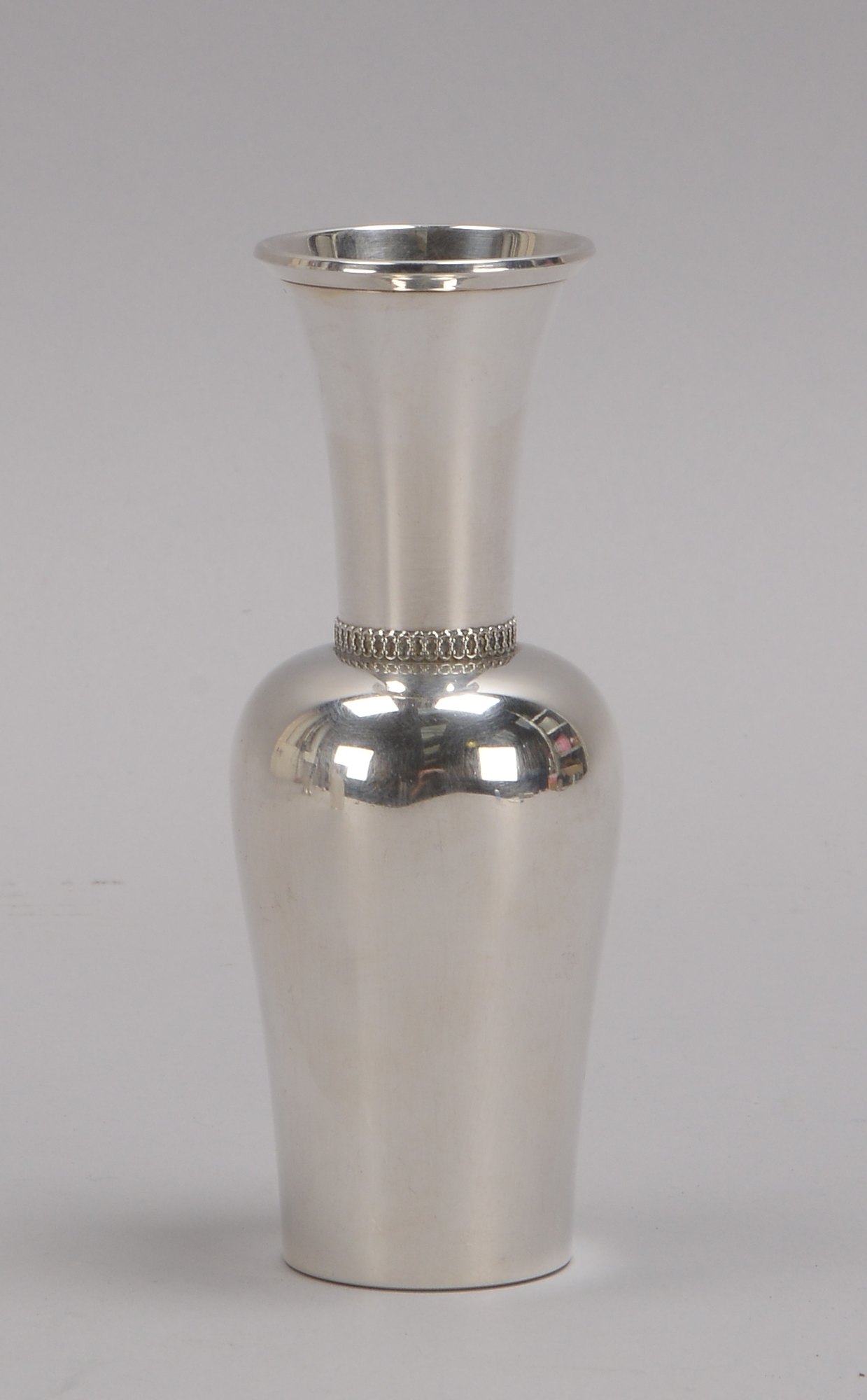 Tischvase (Schweden), 830 Silber (mehrfach punziert); Hohe 14 cm, Gewicht 106 g