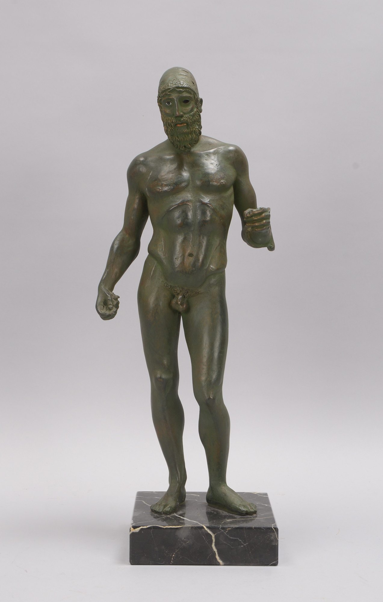 Antikisierende Skulptur, 'Heroischer Krieger von Riace', Kaltgussbronze
