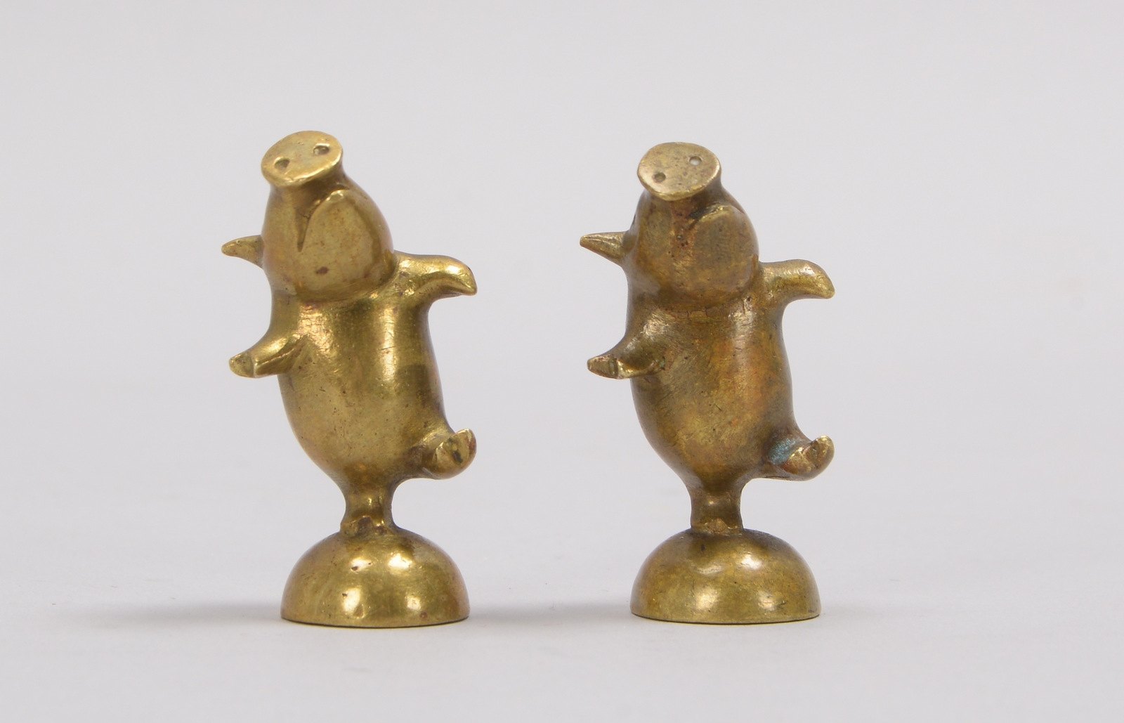 Wiener Werkstätten, 2 kl. Bronzefiguren, 'Tanzende Schweine', jeweils signiert