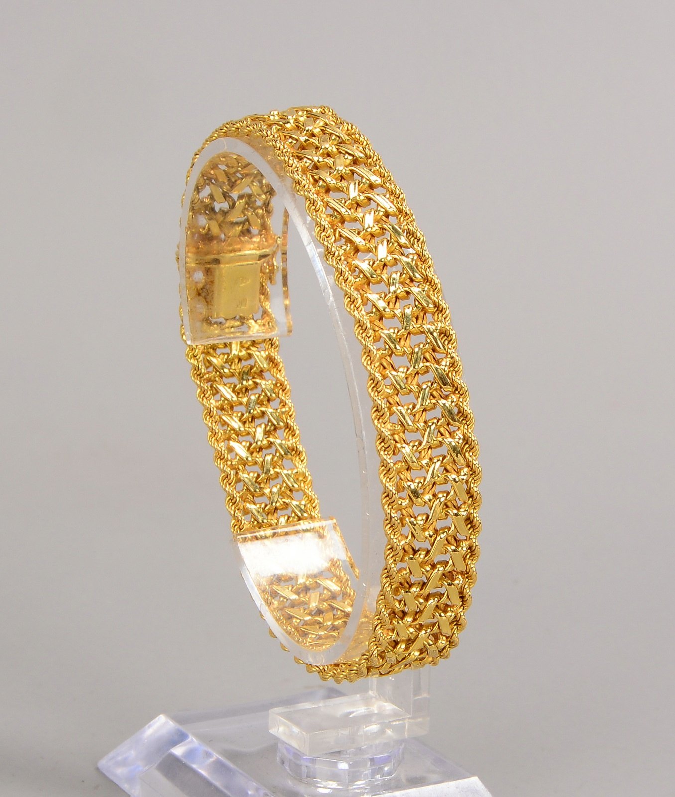 Armband, 750 GG (gest.), Flechtmuster, mit Steckschließe; Länge 18 - 18,5 cm