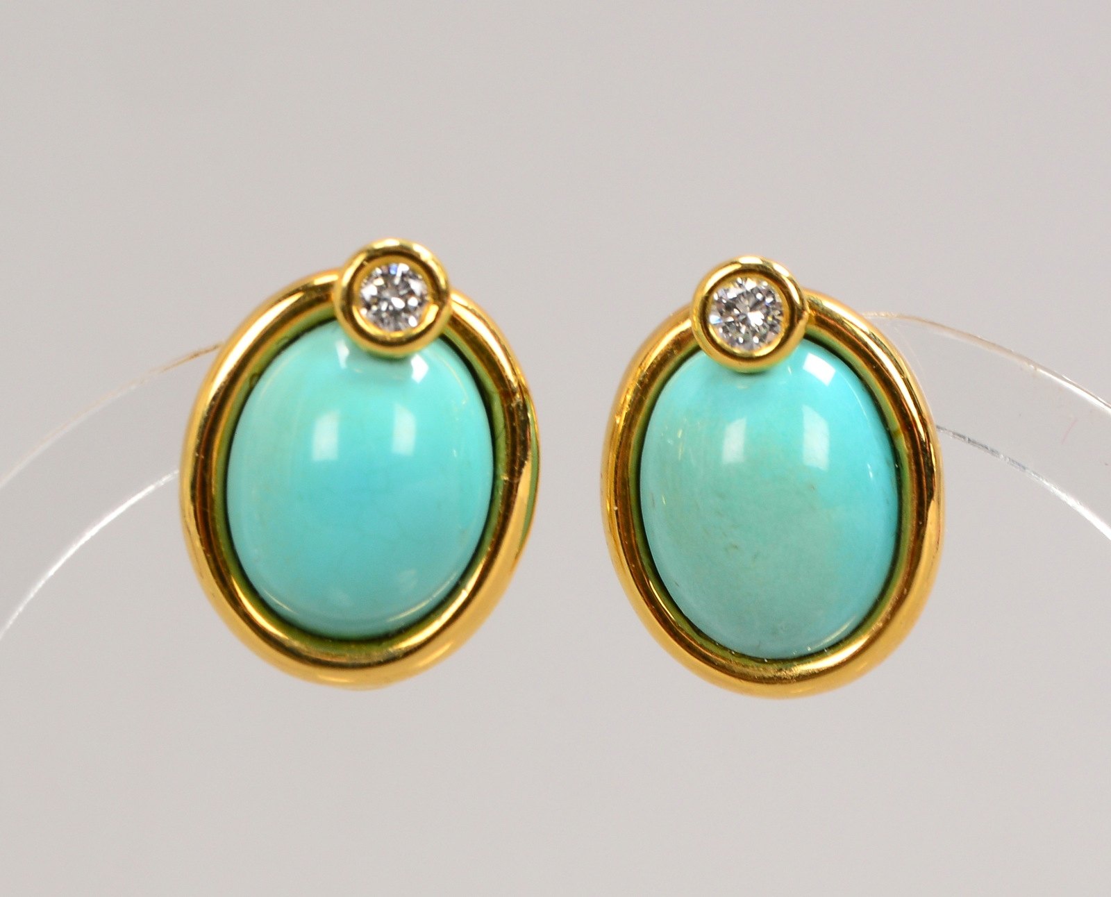 Paar Ohrclips, 750 GG (gest.), 2x pers. Türkise/zus. 11,46 ct, und 2x Brill./zus. 0,26 ct
