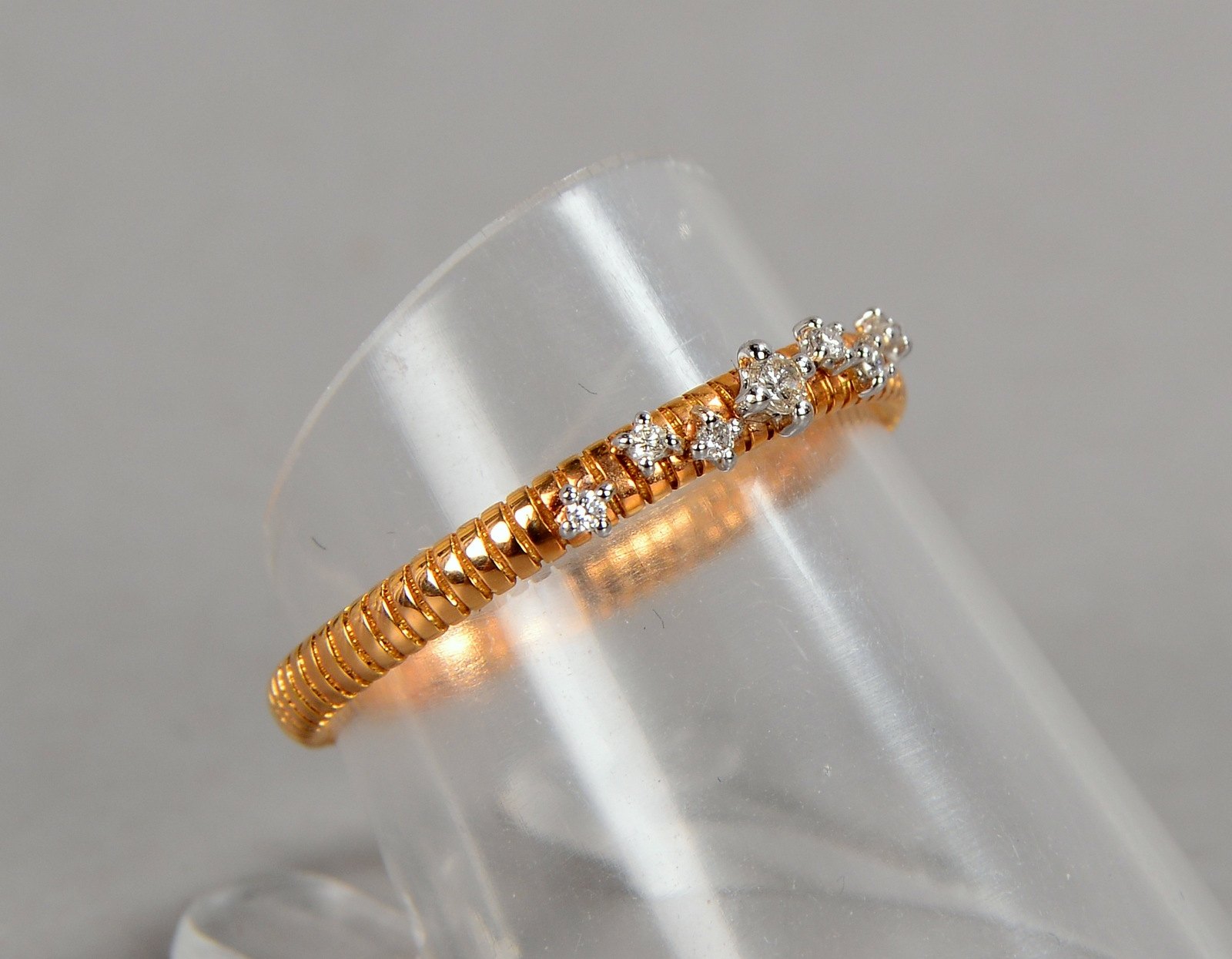 Chimento, Ring, 750 RG (gest.), mit 7-fachem Brillantbesatz/ca. 0,05 ct