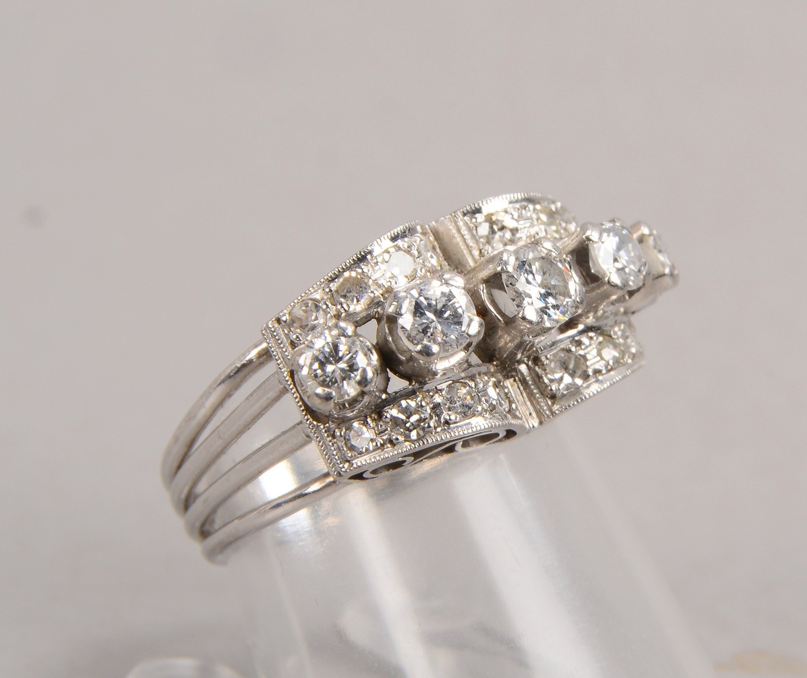 Ring, Platin (geprüft), mit 5x Brillanten und 16x Diamanten/zus. ca. 1,06 ct