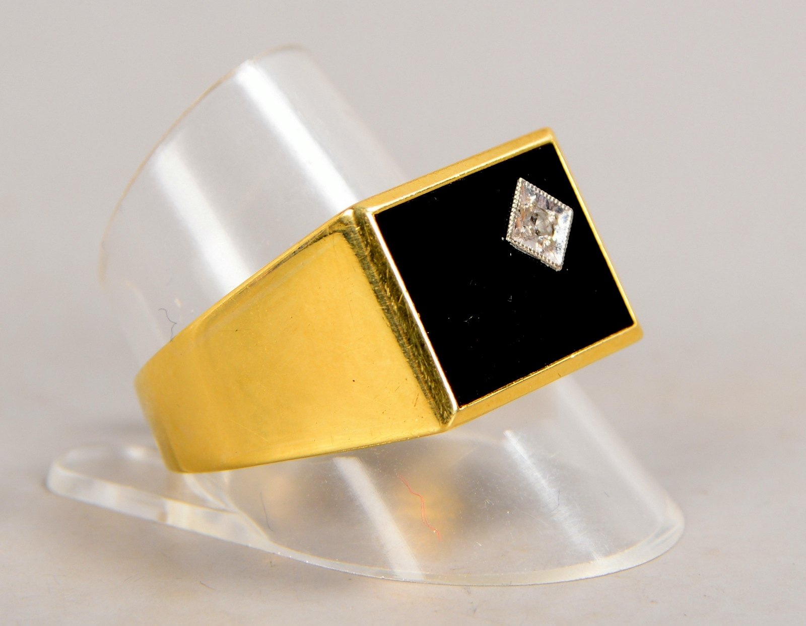 Herrenring, 585 GG (gest.), mit Onyxplatte, mit Diamant/Achtkantschliff