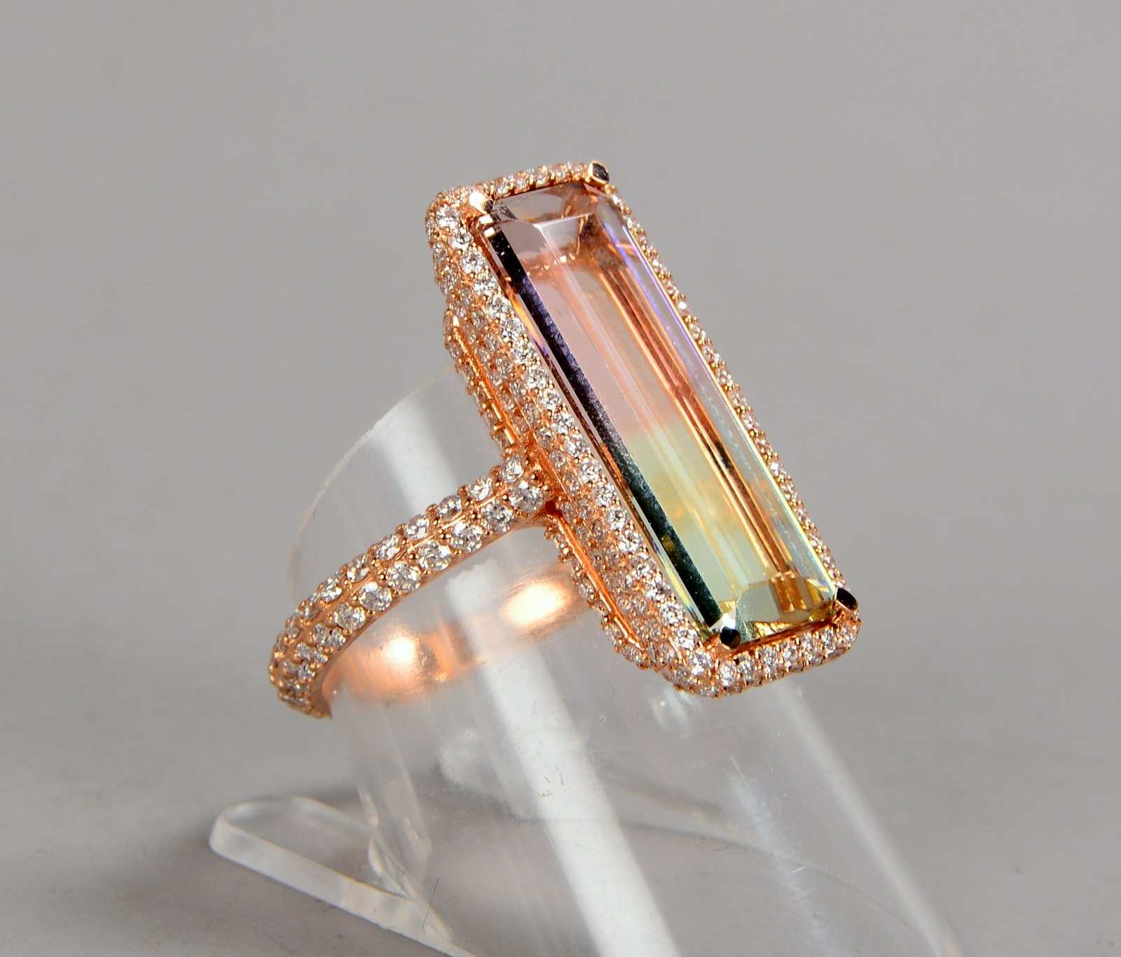 Ring, 18 kt RG (gest.), mit 2-farbigem Turmalin/ca. 6,66 ct und Brillanten/ca. 1,80 ct