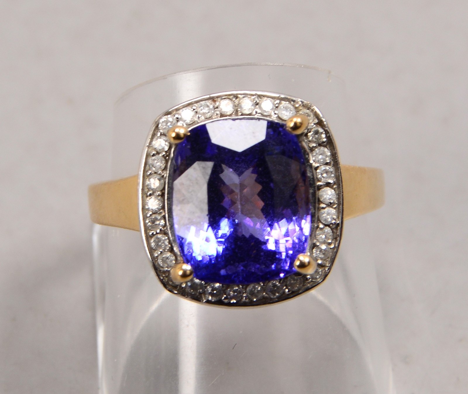 Ring, 585 GG/WG (gestempelt), mit Tansanit und Diamanten; RG 57