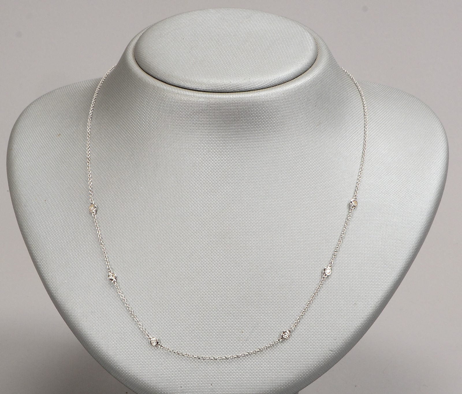 Halskette, 750 WG (gest.), 6x Brillanten/zus. ca. 0,22 ct; Länge 44 cm