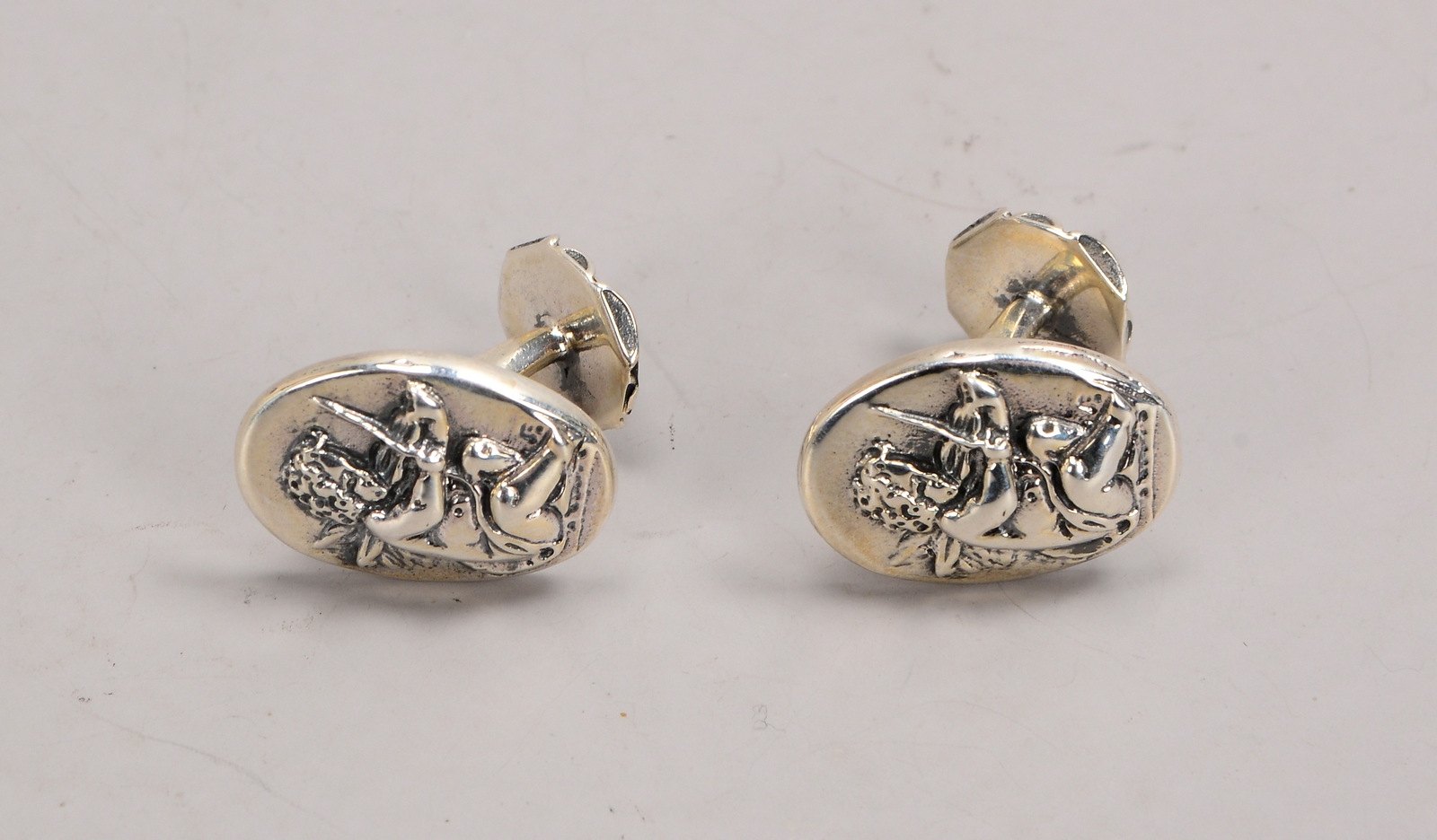 Paar Manschettenknöpfe, 925 Sterlingsilber, oval, 'Musizierende Putti'