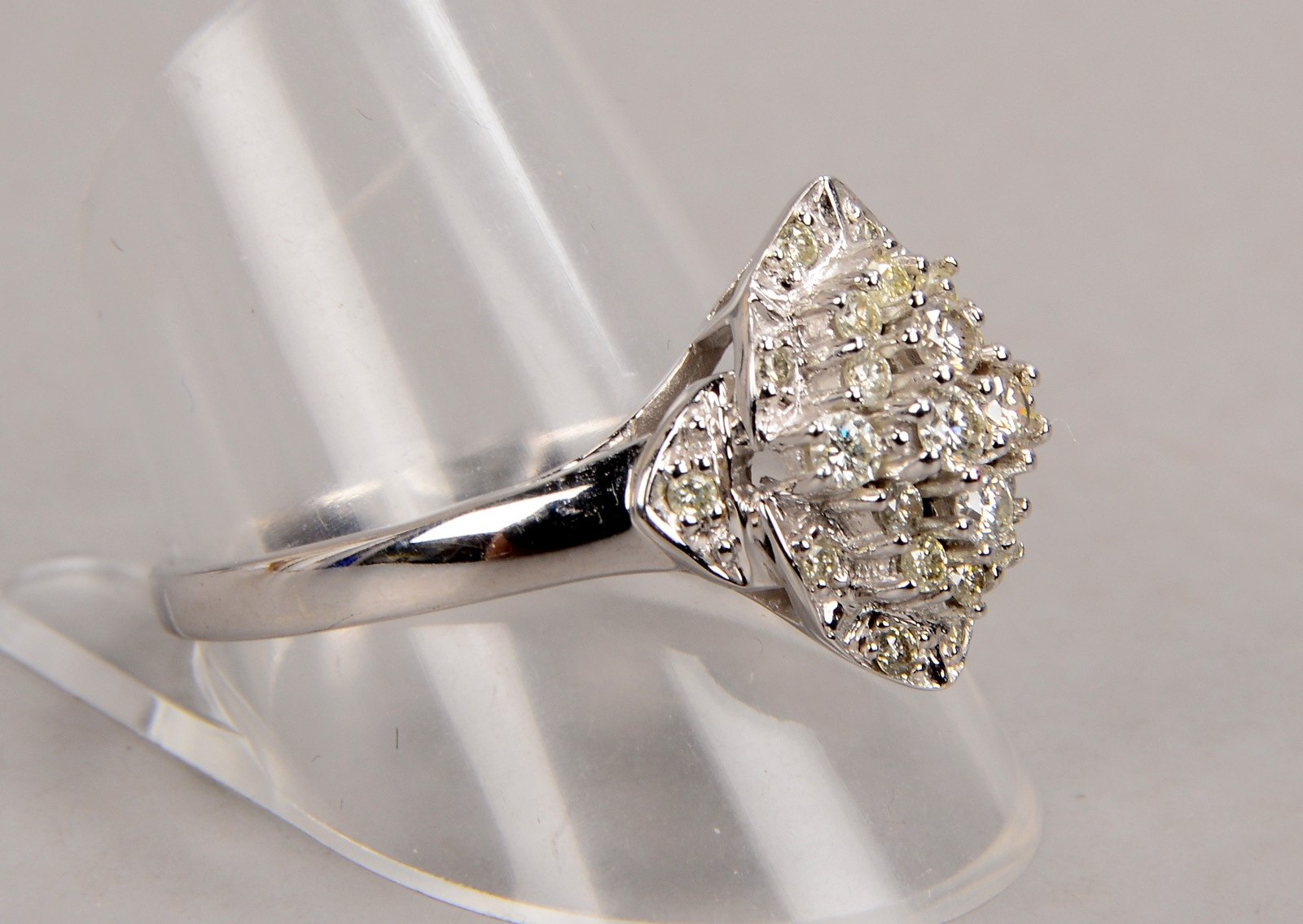 Ring, 585 WG (gest.), mit 26x Diamanten/ca. 0,38 ct, Farbe Weiß, RG 66
