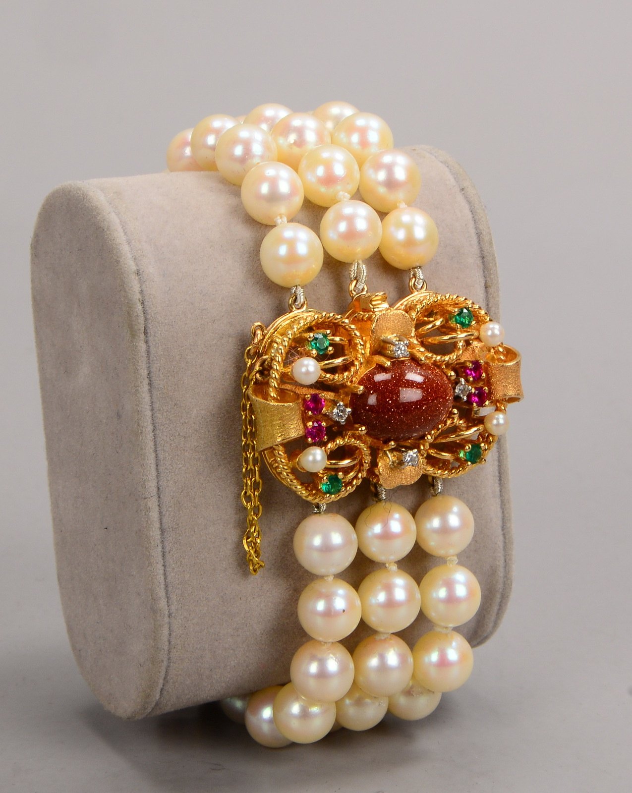 Armband, 978 GG (gest.), 3-reihig, 66-facher Zuchtperlenbesatz/4x Brillanten