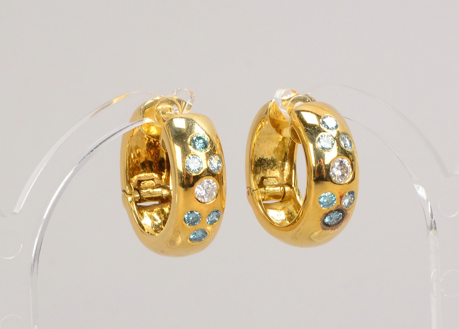 Paar Creolen, 585 GG (gest.), mit insges. 14x Brillanten/zus. ca. 0,087 ct