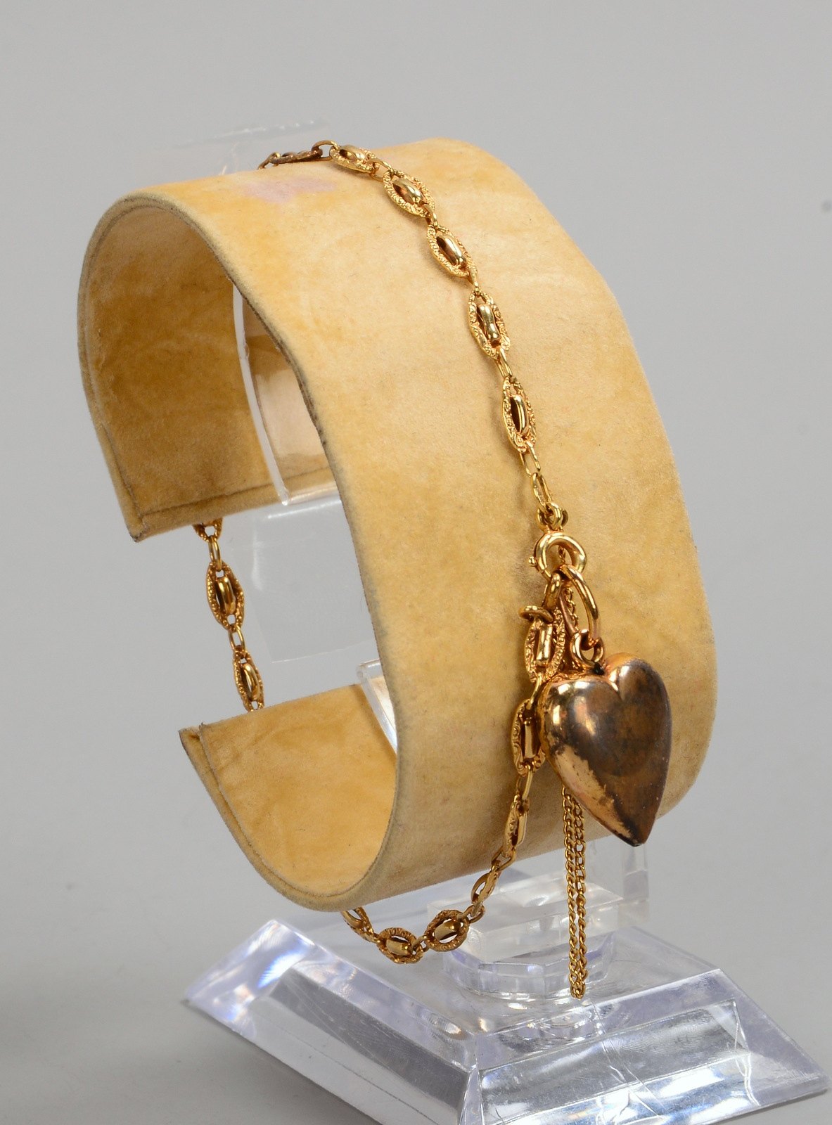 Armband, 333 GG (gest.), mit Anhänger, 'Herz', 333 GG (gepr.), Gewicht zus. 5,10 g