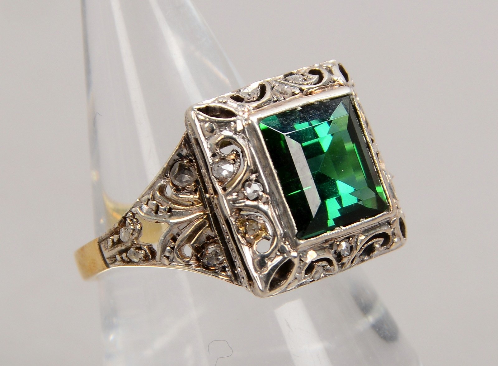 Ring (Art déco), 585 GG/WG, mit Turmalin im Carréschliff, petrolblau