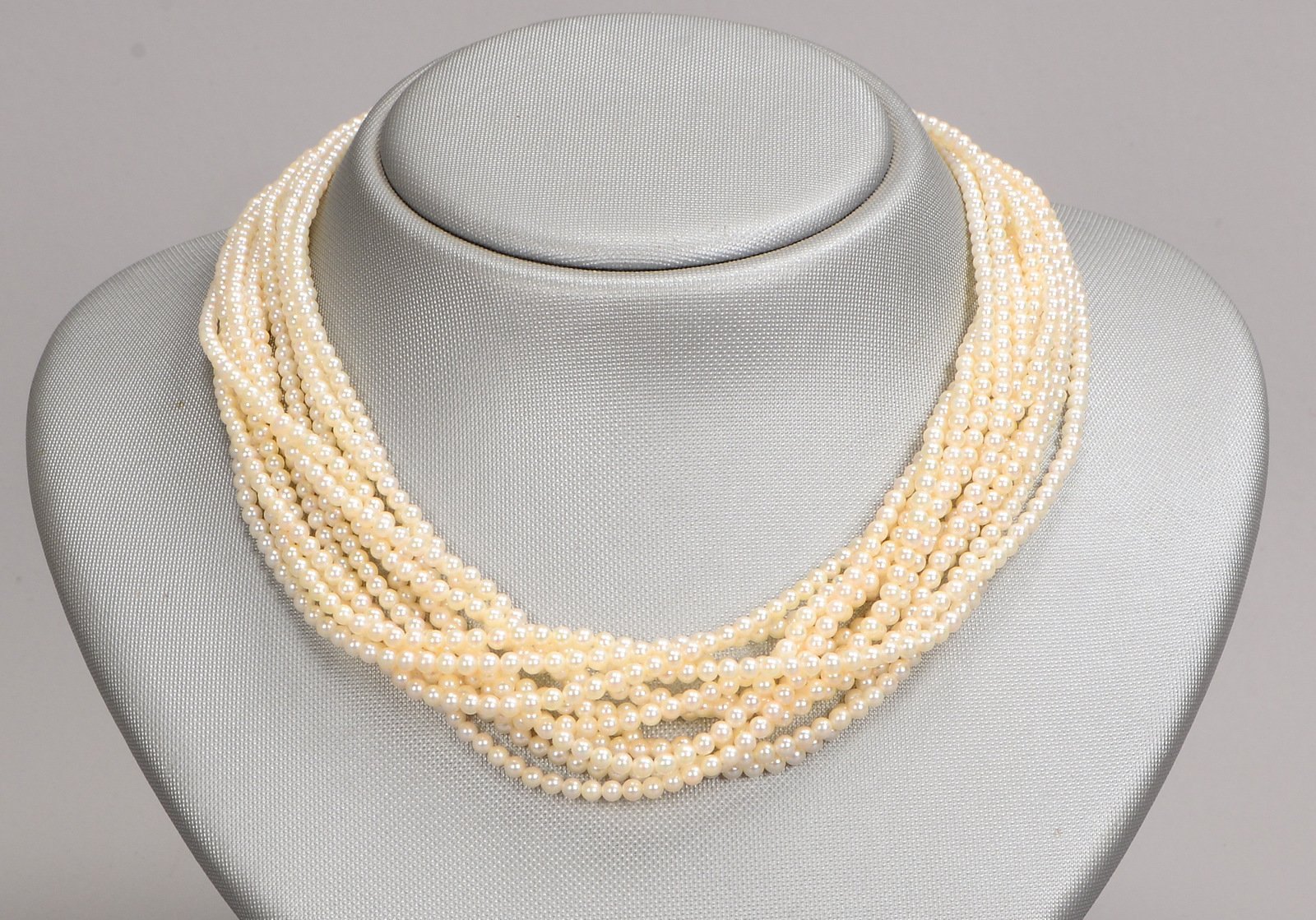 Collier, mit Perlenbesatz, 12-strängig, mit 750 GG-Hakenschließe; Länge 40 cm