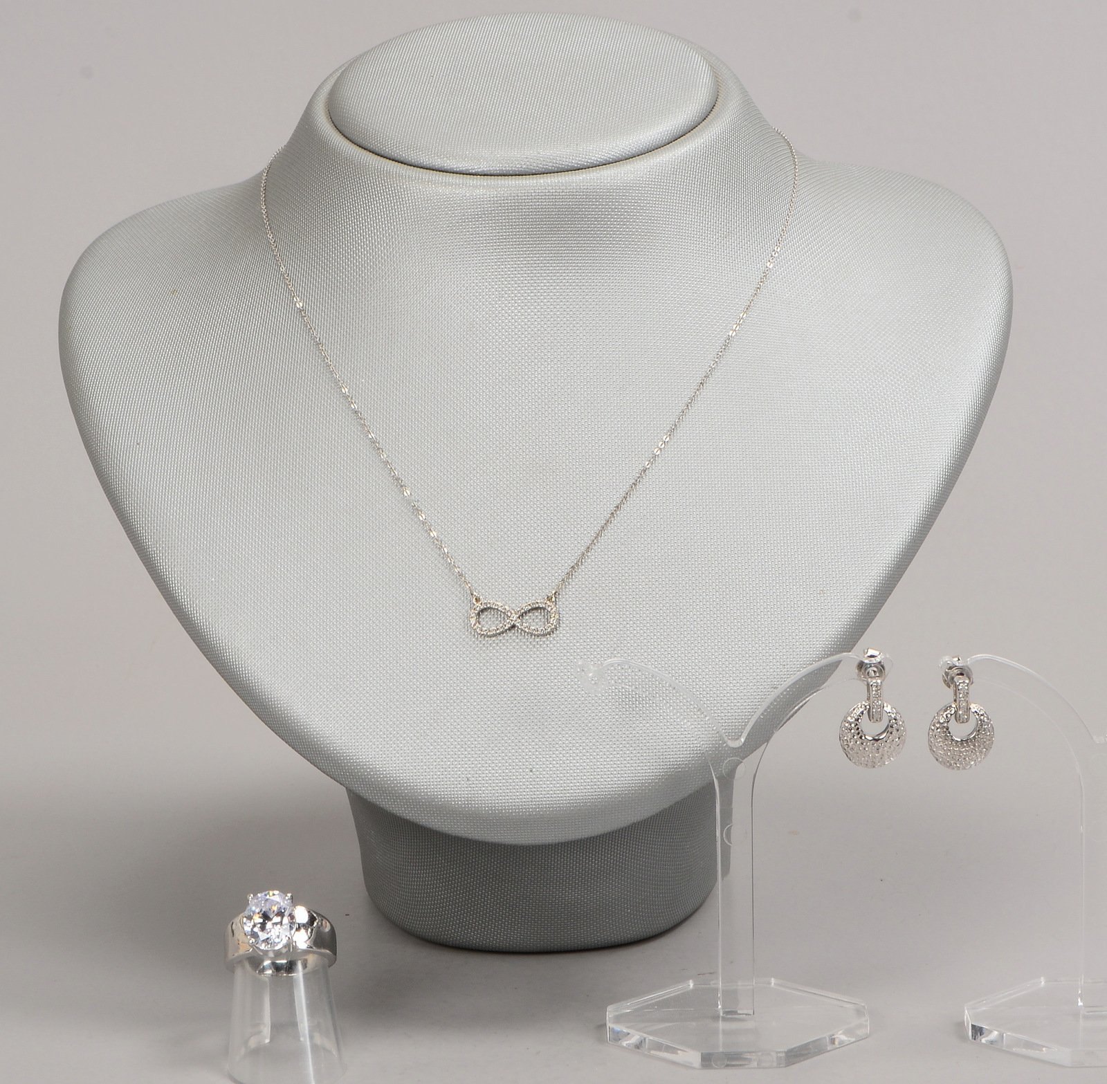 Schmuckset, 3-tlg.: feine Halskette, 375 WG; Ring und Ohrstecker, Sterlingsilber