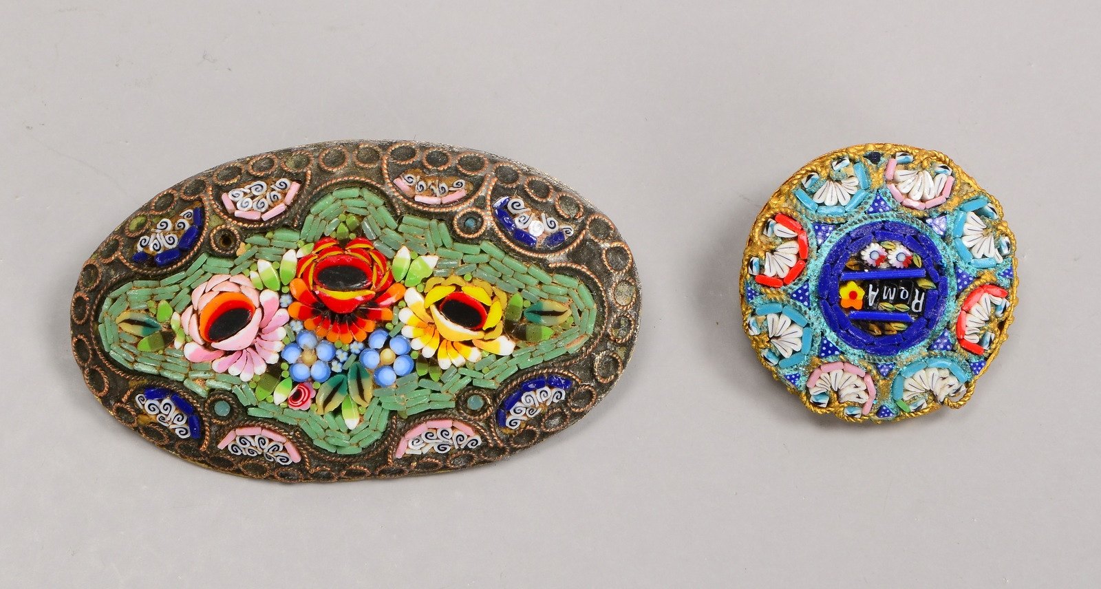 2 Broschen (Italien) mit floralem Mikromosaik-Dekor/Muranoglas
