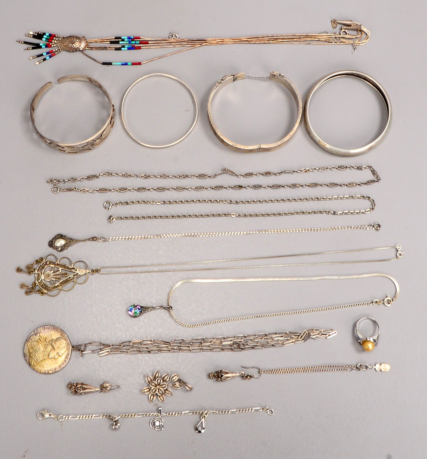Silberschmuck-Konvolut, versch. Ausf : Halsketten, Armreife, u.a.; Gewicht 182
