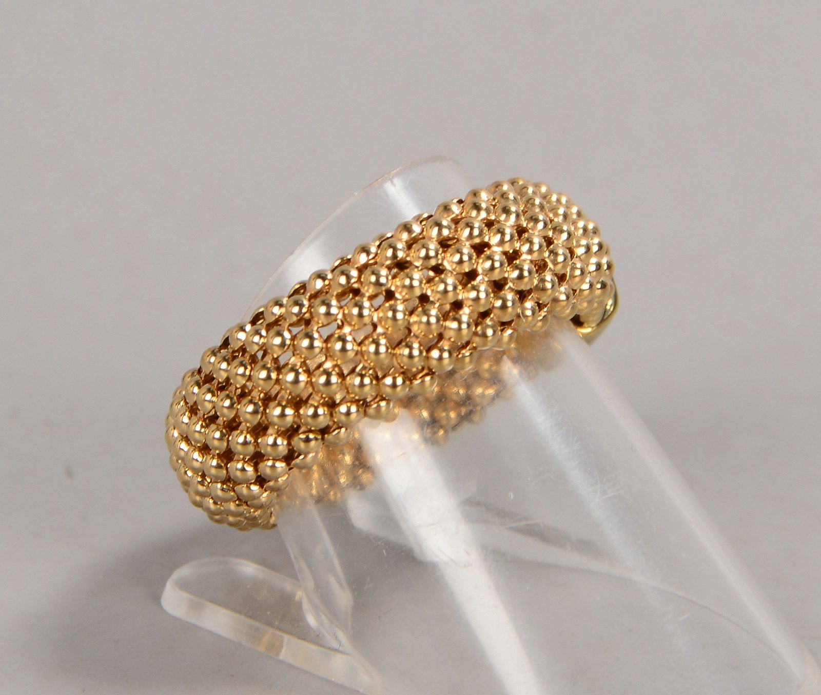Ring, 333 WG (gestempelt), Ringschiene mit Flechtmuster; RG 58, Gewicht 4 g