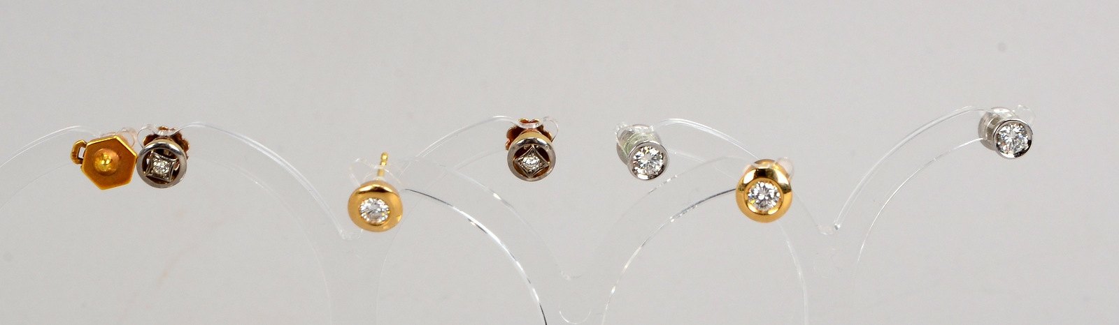Kl. Ohrstecker-Konvolut, Brillantbesatz/zus. ca. 1 ct: 3x Paare/1 einzeln