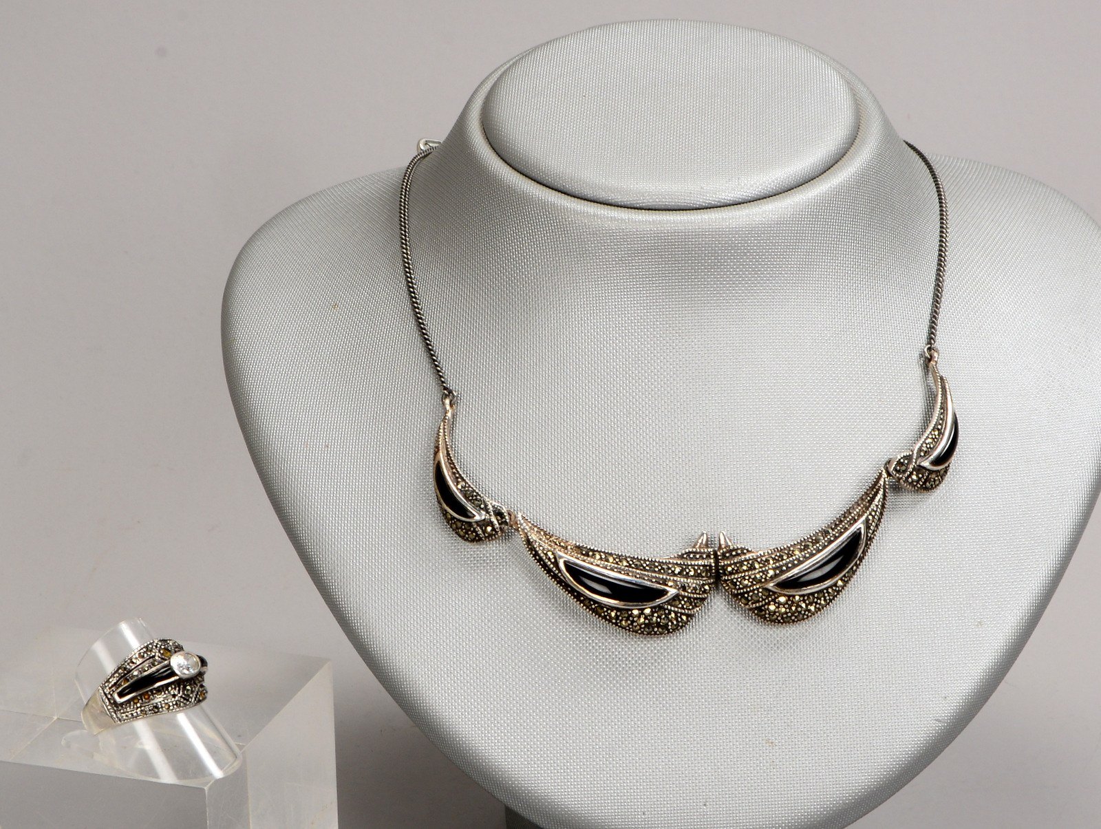 Schmuckset, 2-teilig, 925 Sterlingsilber, mit Onyx-/Zirkonbesatz und Markasiten; Collier, Länge 40 c